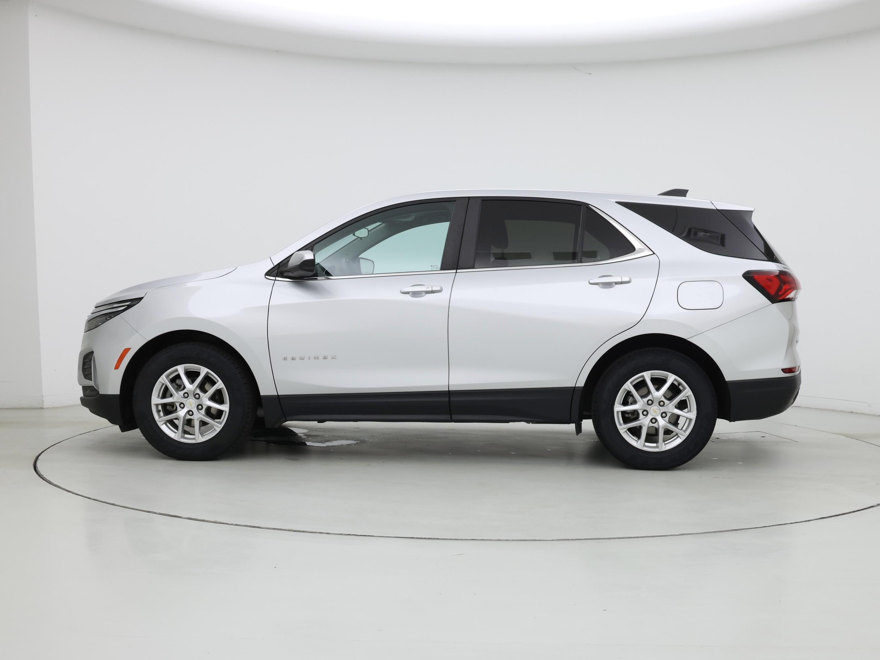 Thumbnail: 2022 Chevrolet Equinox - 3