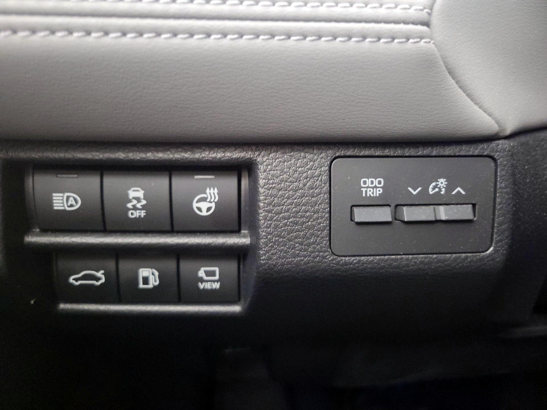 Thumbnail: 2020 Toyota Avalon - 13