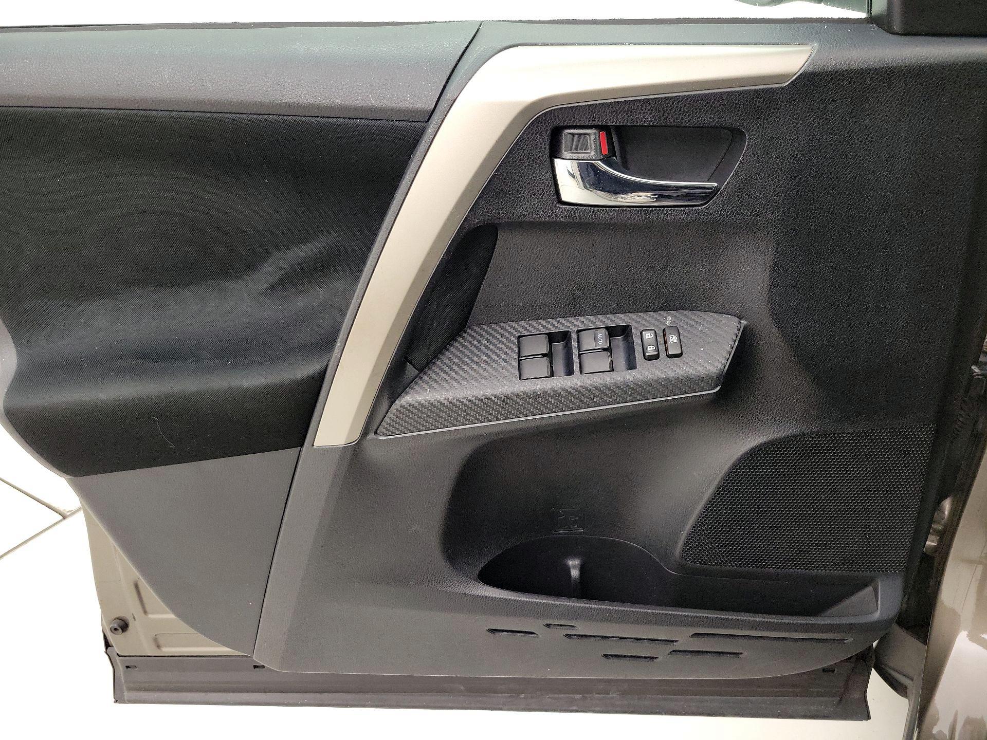 Thumbnail: 2014 Toyota RAV4 - 12