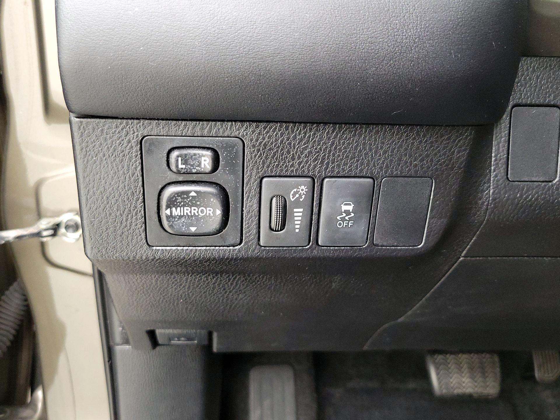 Thumbnail: 2014 Toyota RAV4 - 13