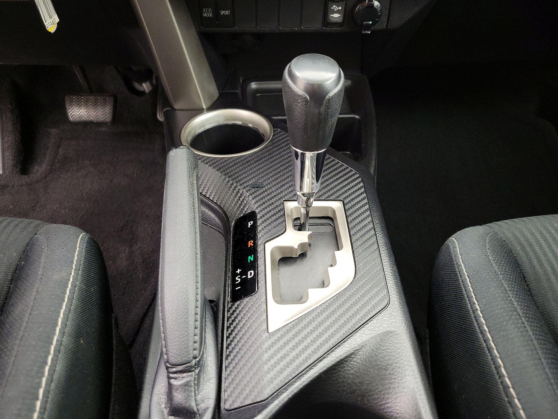 Thumbnail: 2014 Toyota RAV4 - 17
