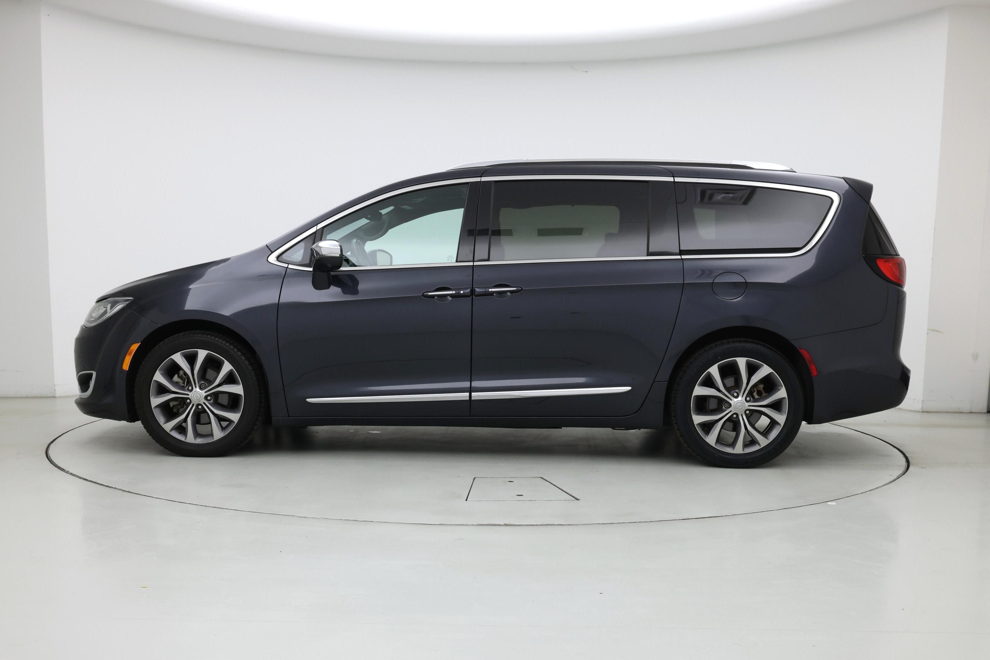 Thumbnail: 2020 Chrysler Pacifica - 3