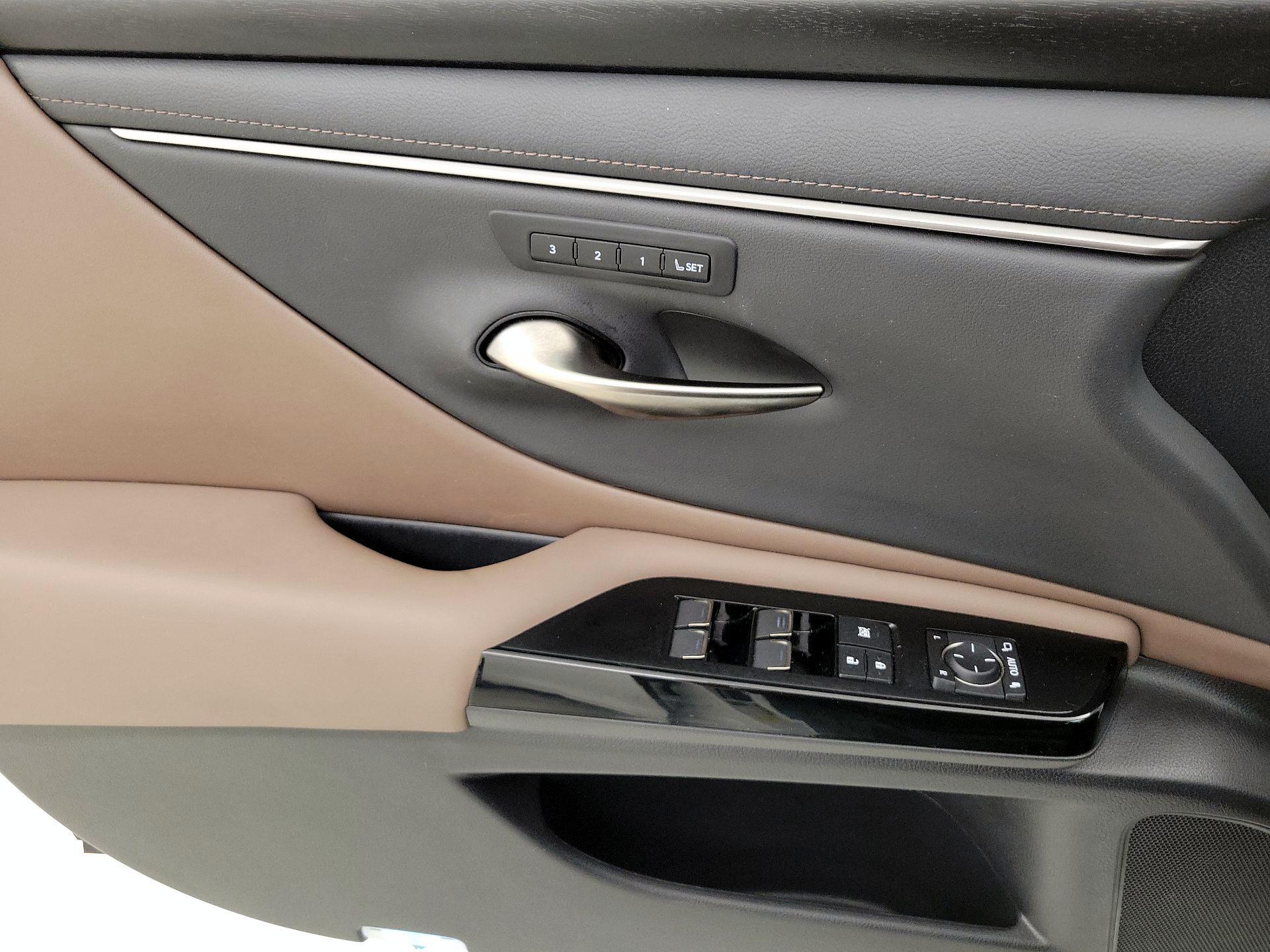 Thumbnail: 2023 Lexus ES - 12