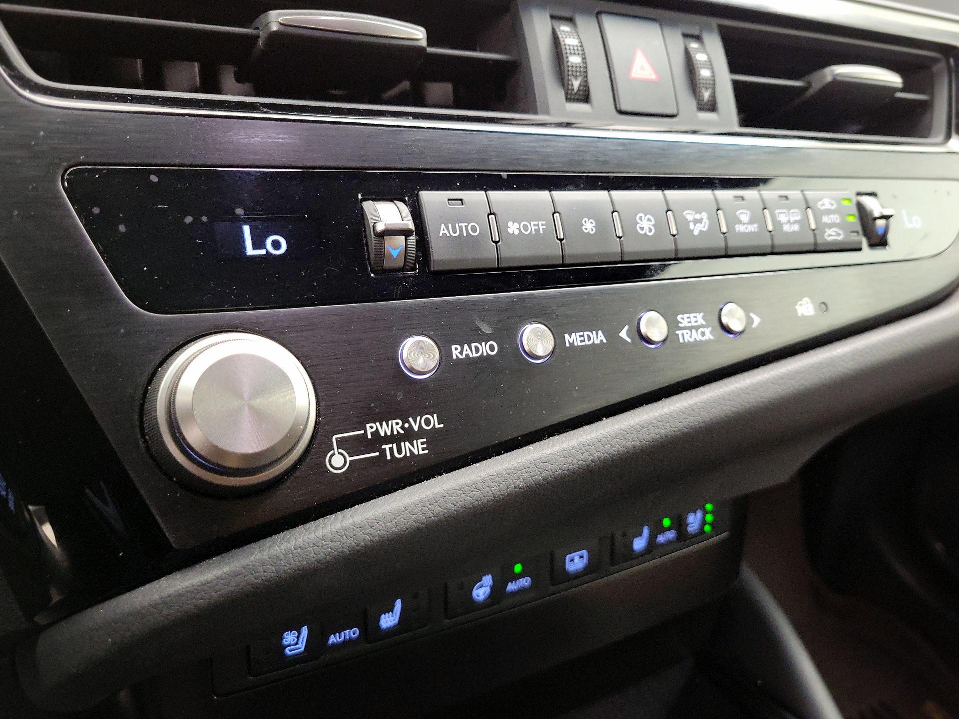 Thumbnail: 2023 Lexus ES - 17