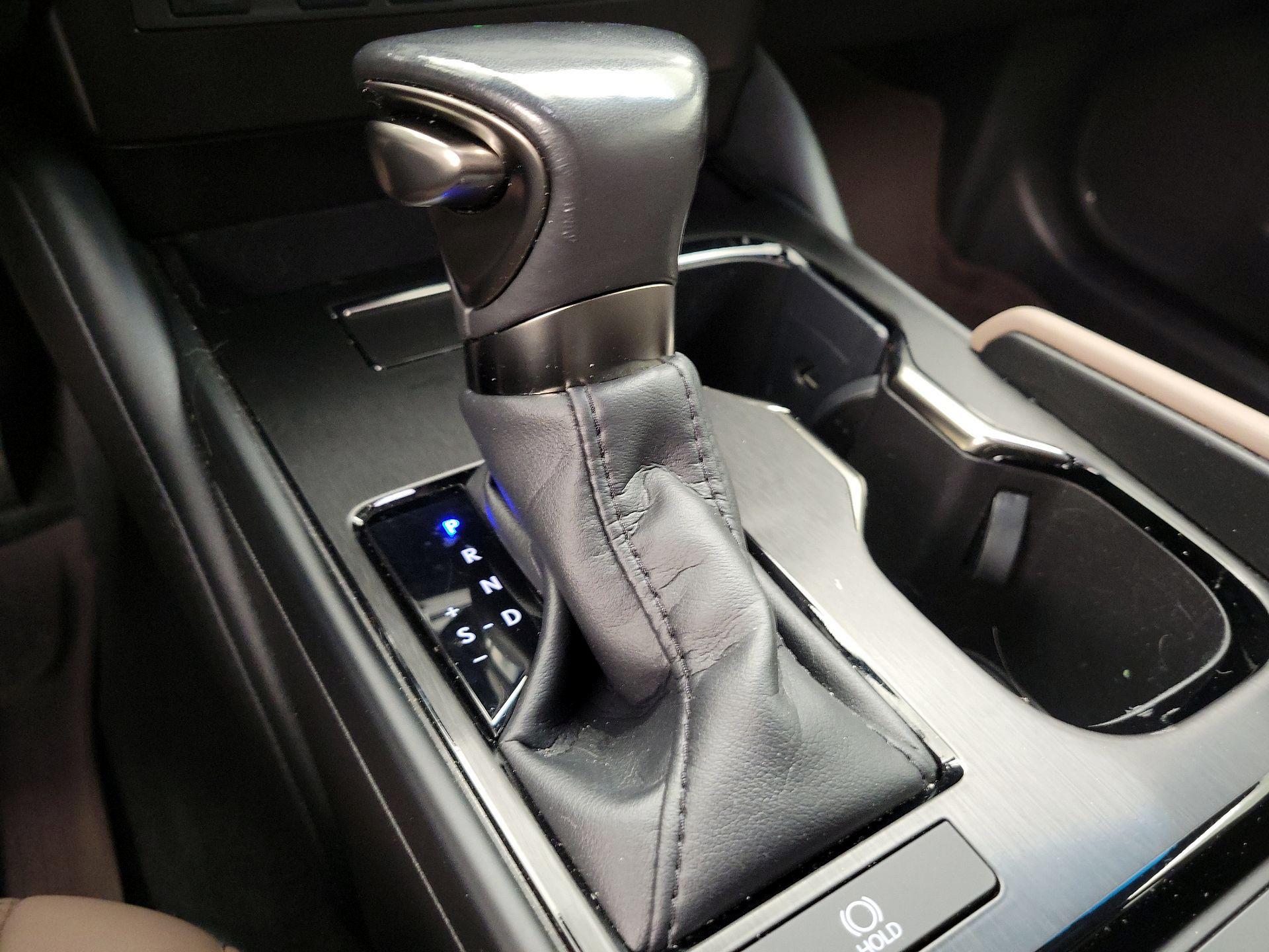 Thumbnail: 2023 Lexus ES - 18