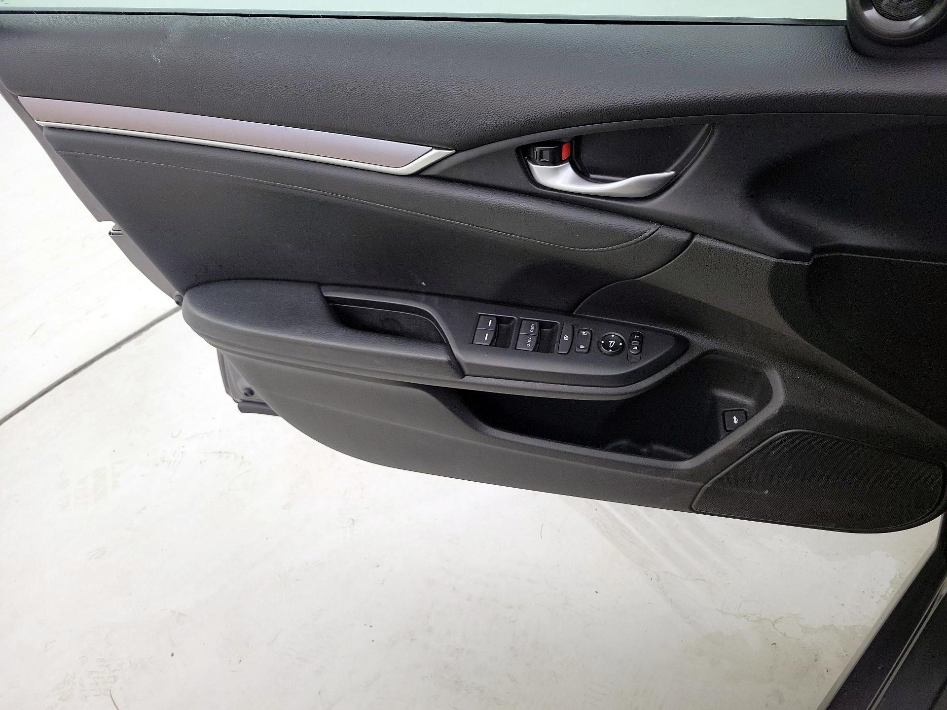 Thumbnail: 2016 Honda Civic - 12
