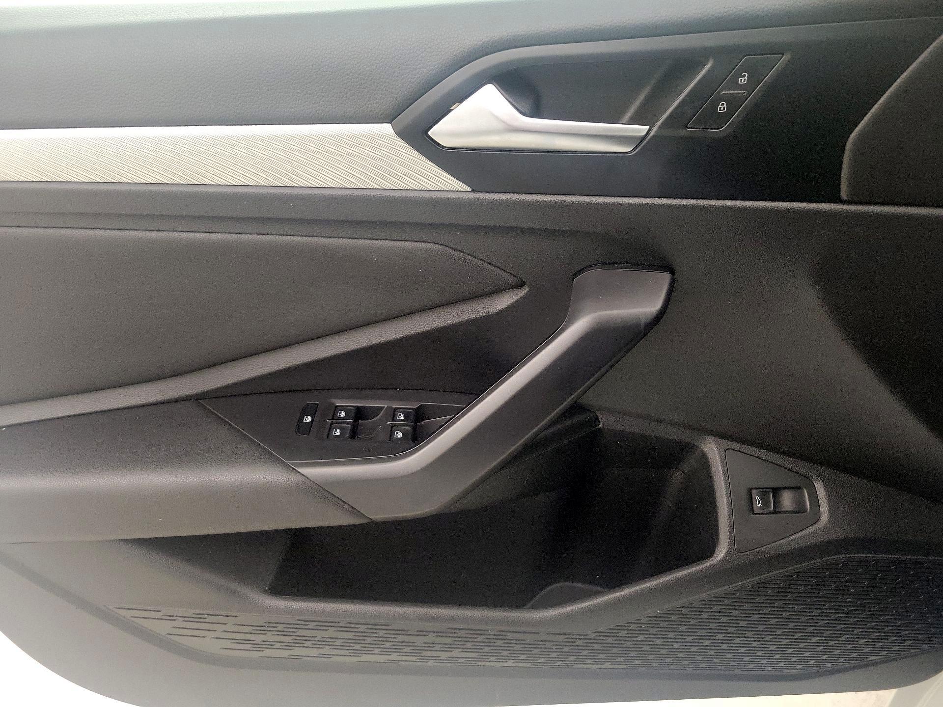 Thumbnail: 2019 Volkswagen Jetta - 12