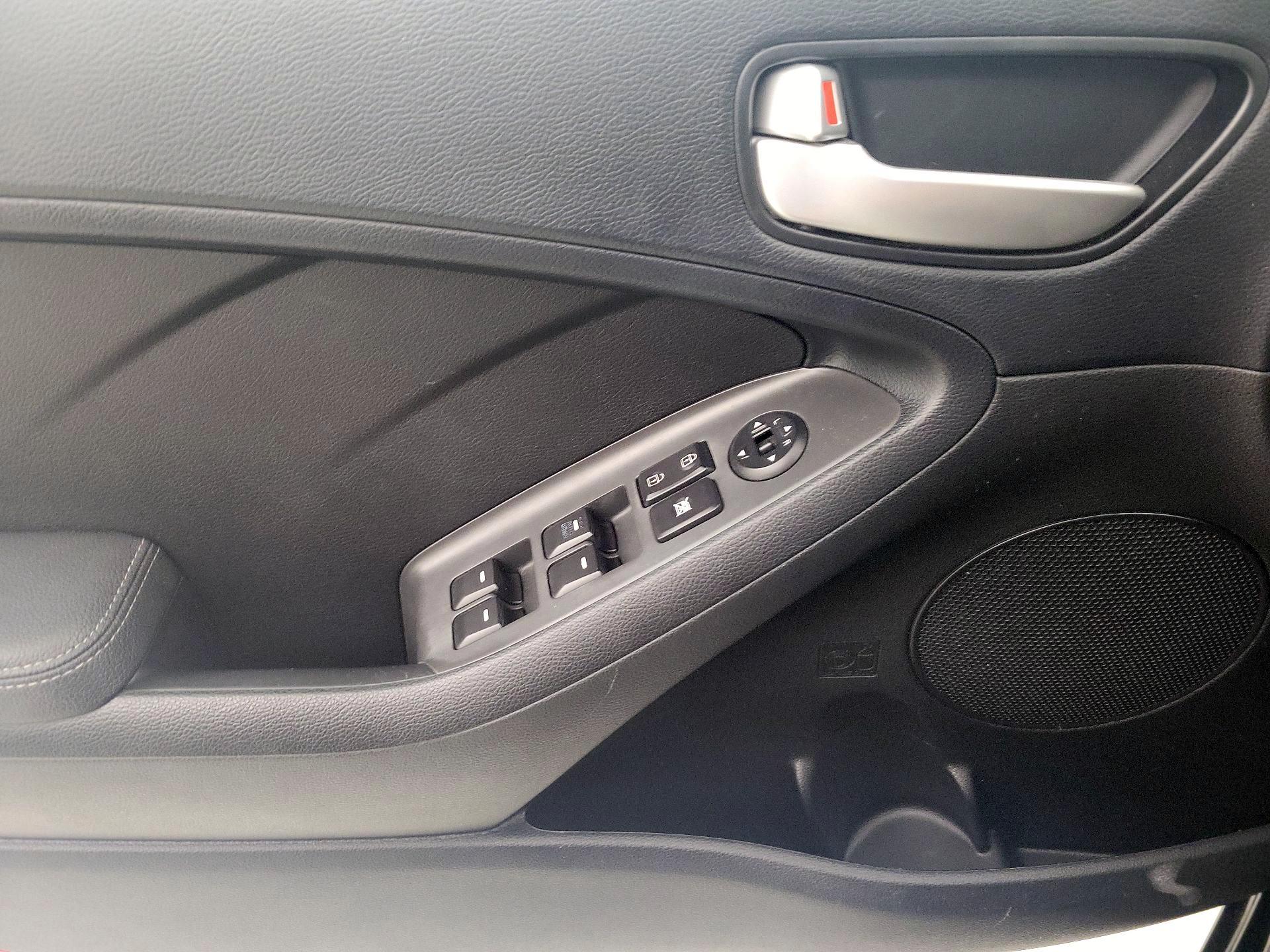 Thumbnail: 2017 Kia Forte - 12