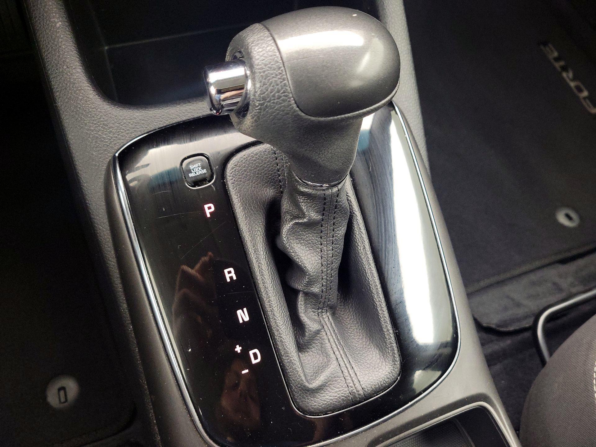 Thumbnail: 2017 Kia Forte - 16