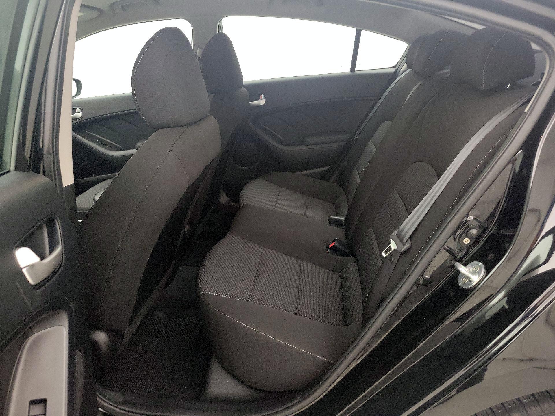 Thumbnail: 2017 Kia Forte - 18
