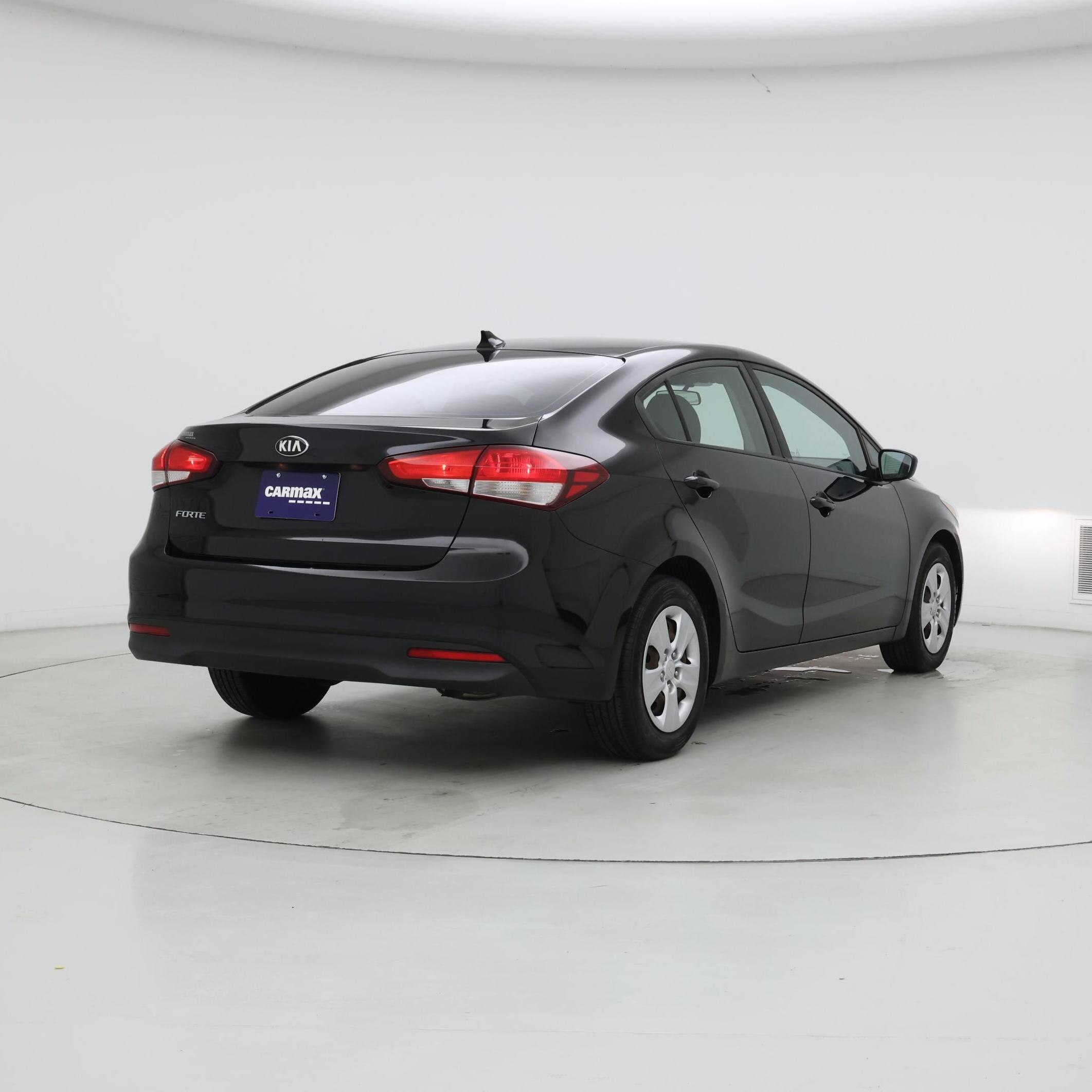Thumbnail: 2017 Kia Forte - 8