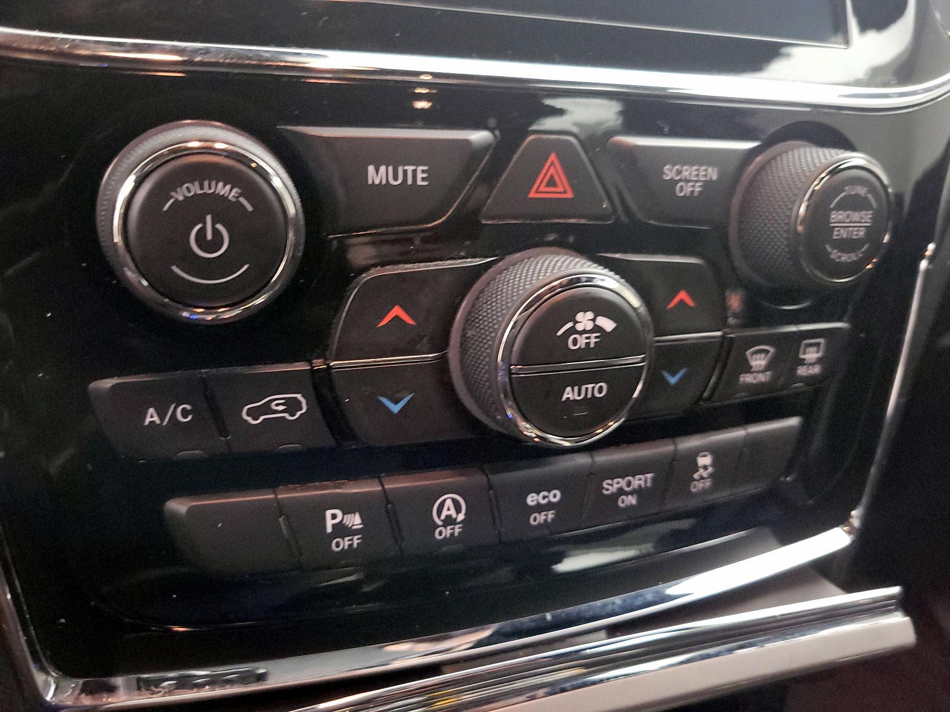 Thumbnail: 2019 Jeep Grand Cherokee - 15