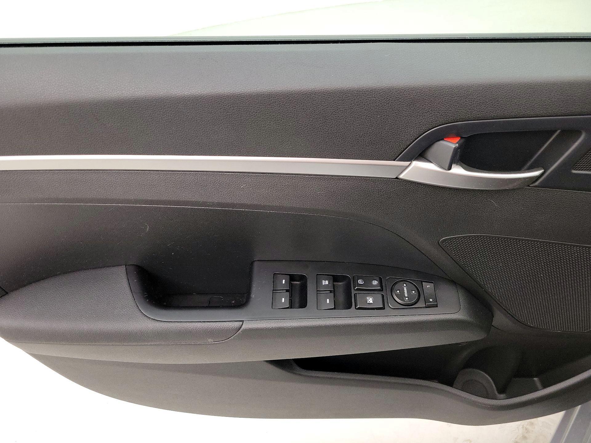 Thumbnail: 2020 Hyundai Elantra - 12