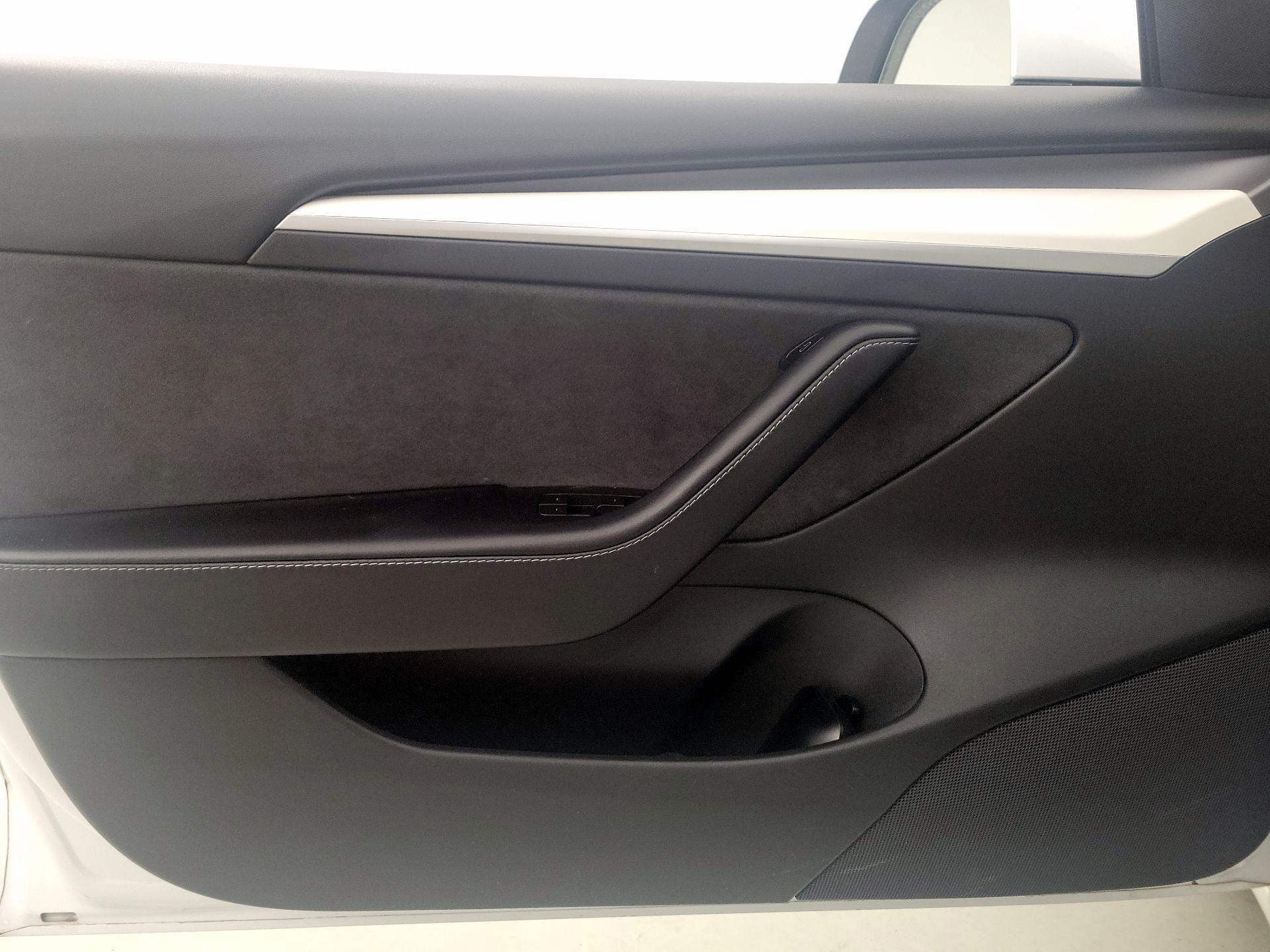 Thumbnail: 2021 Tesla Model 3 - 12