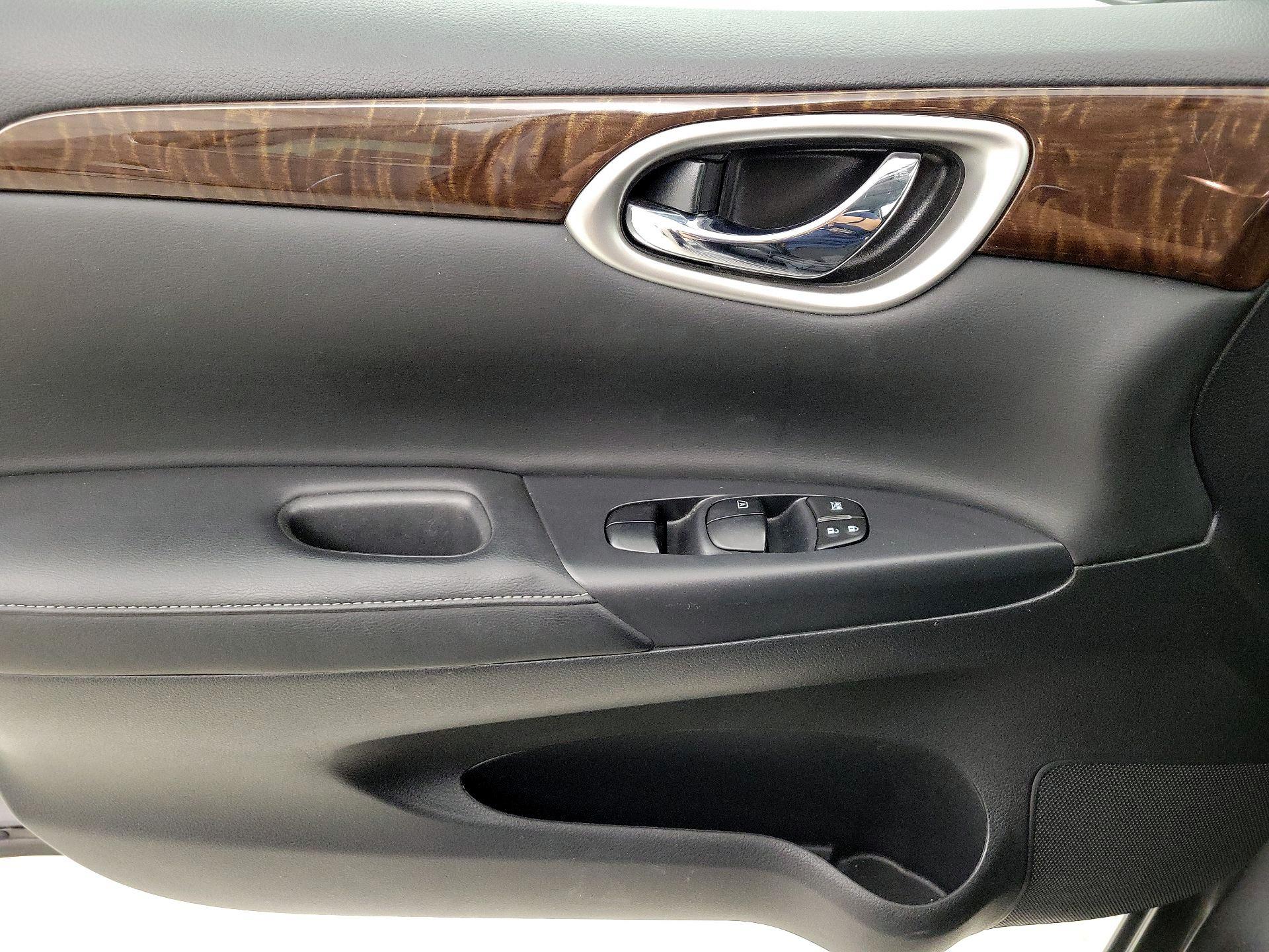 Thumbnail: 2015 Nissan Sentra - 12