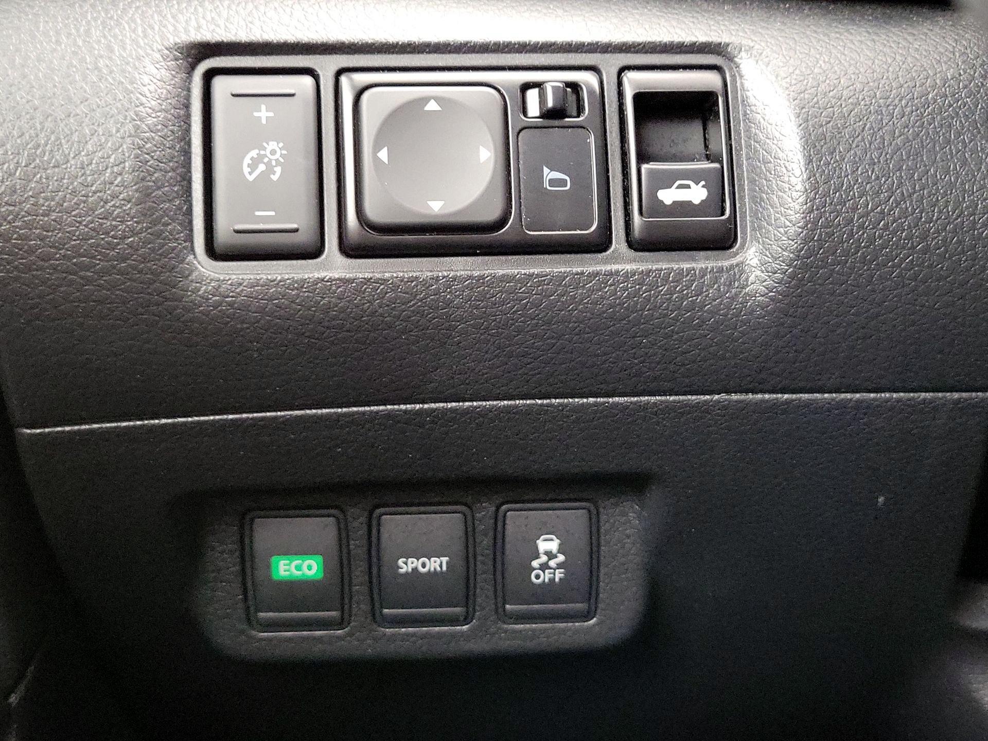 Thumbnail: 2015 Nissan Sentra - 13
