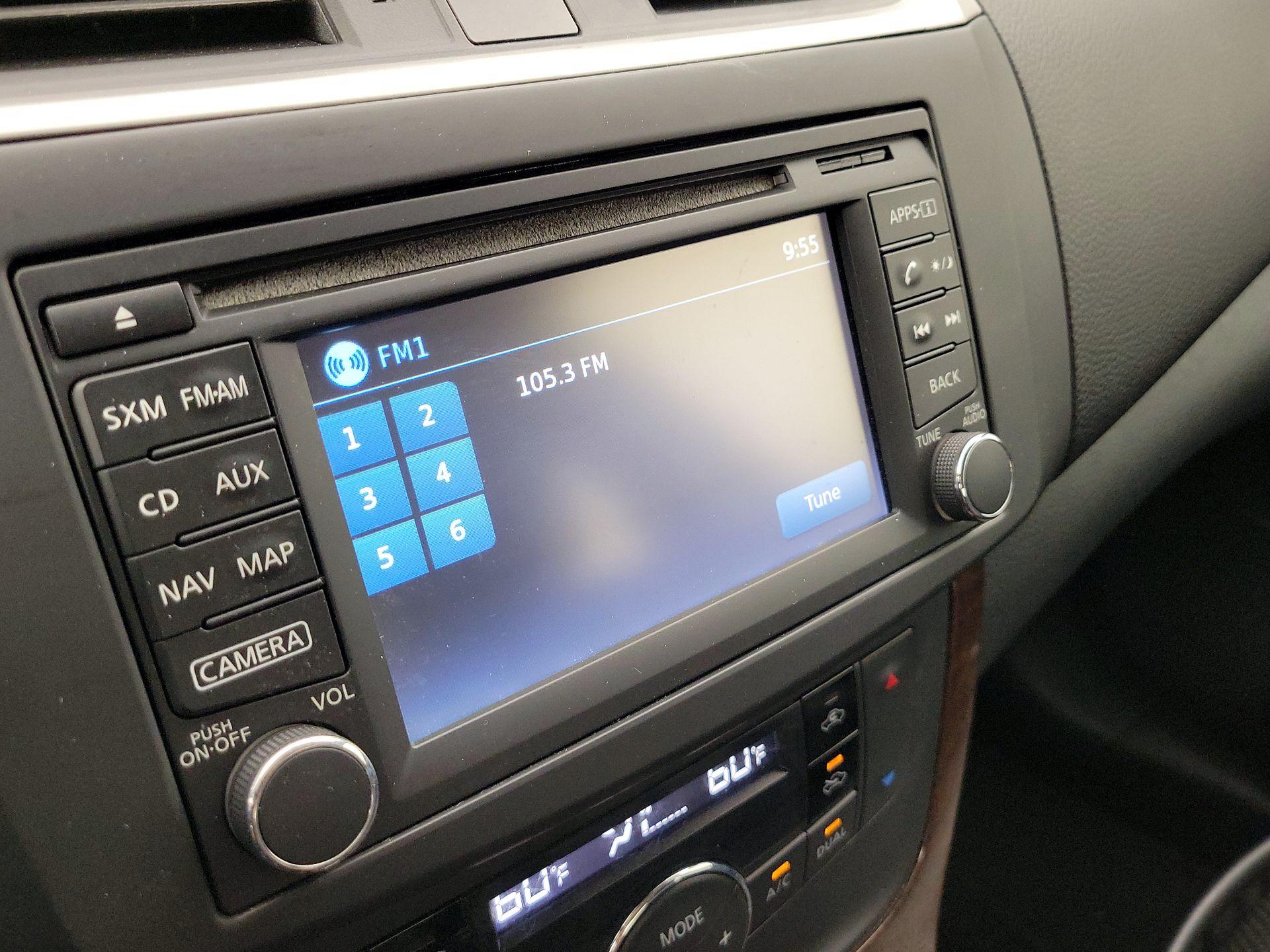Thumbnail: 2015 Nissan Sentra - 16