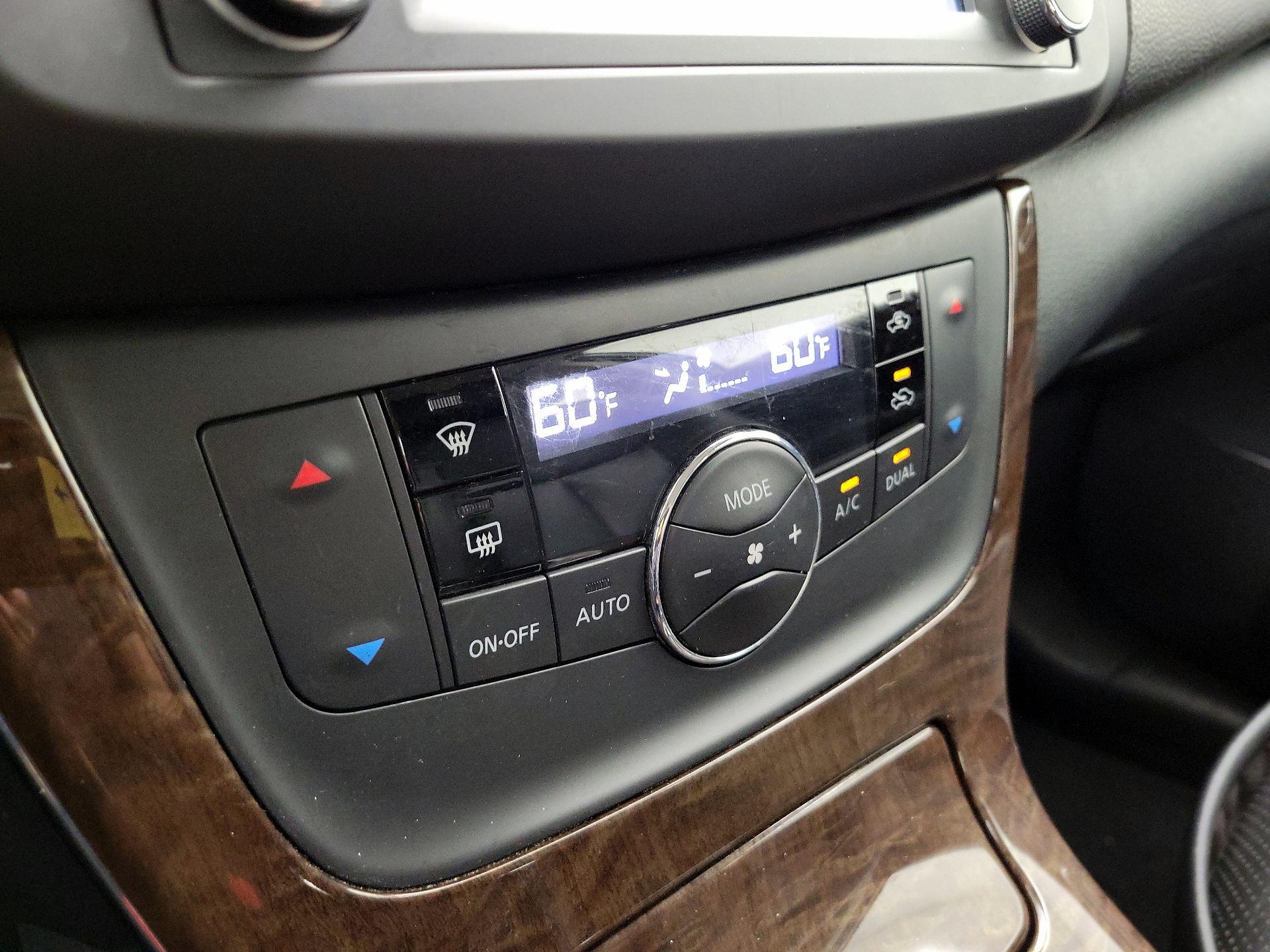 Thumbnail: 2015 Nissan Sentra - 17
