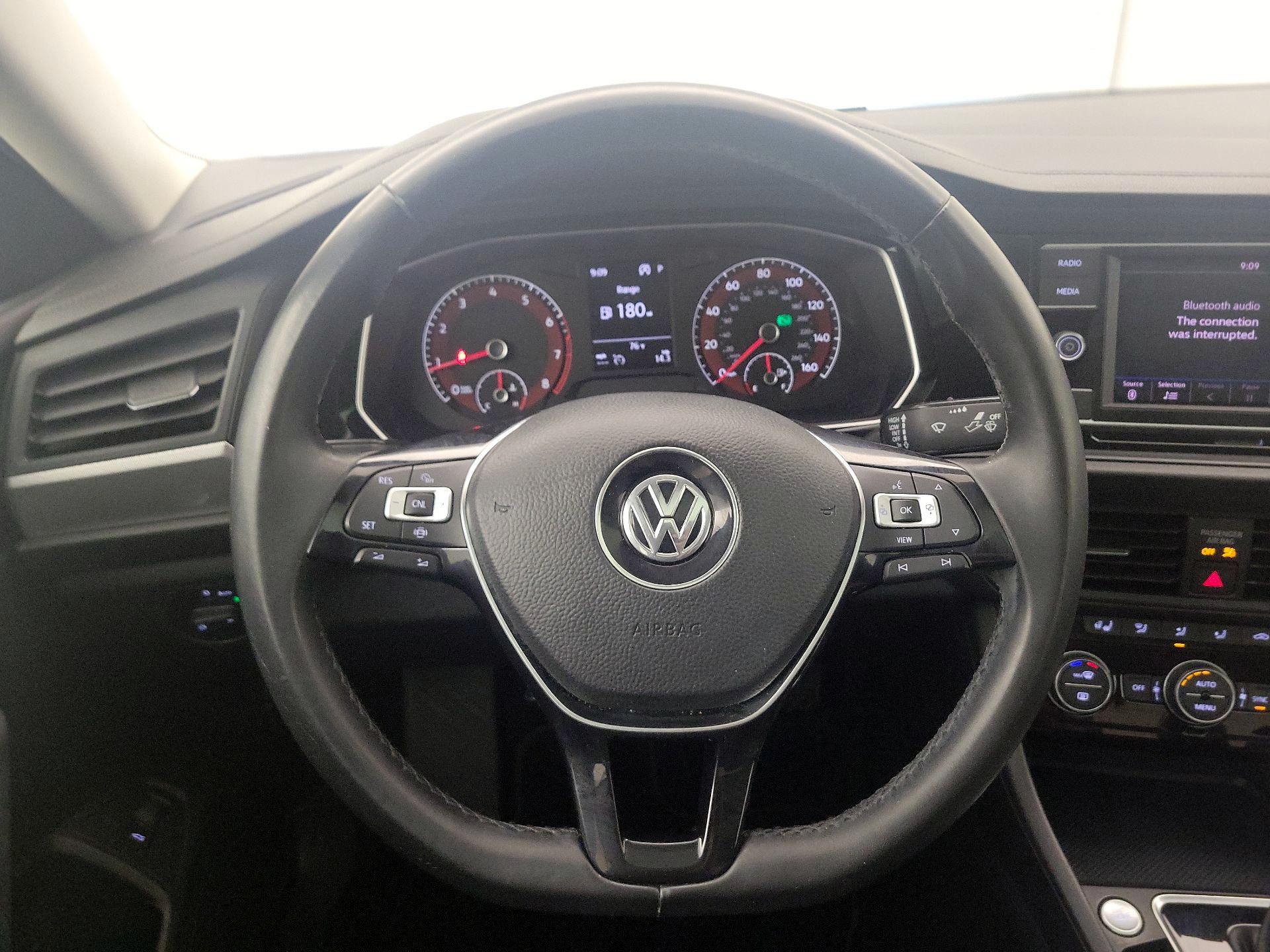 Thumbnail: 2019 Volkswagen Jetta - 10