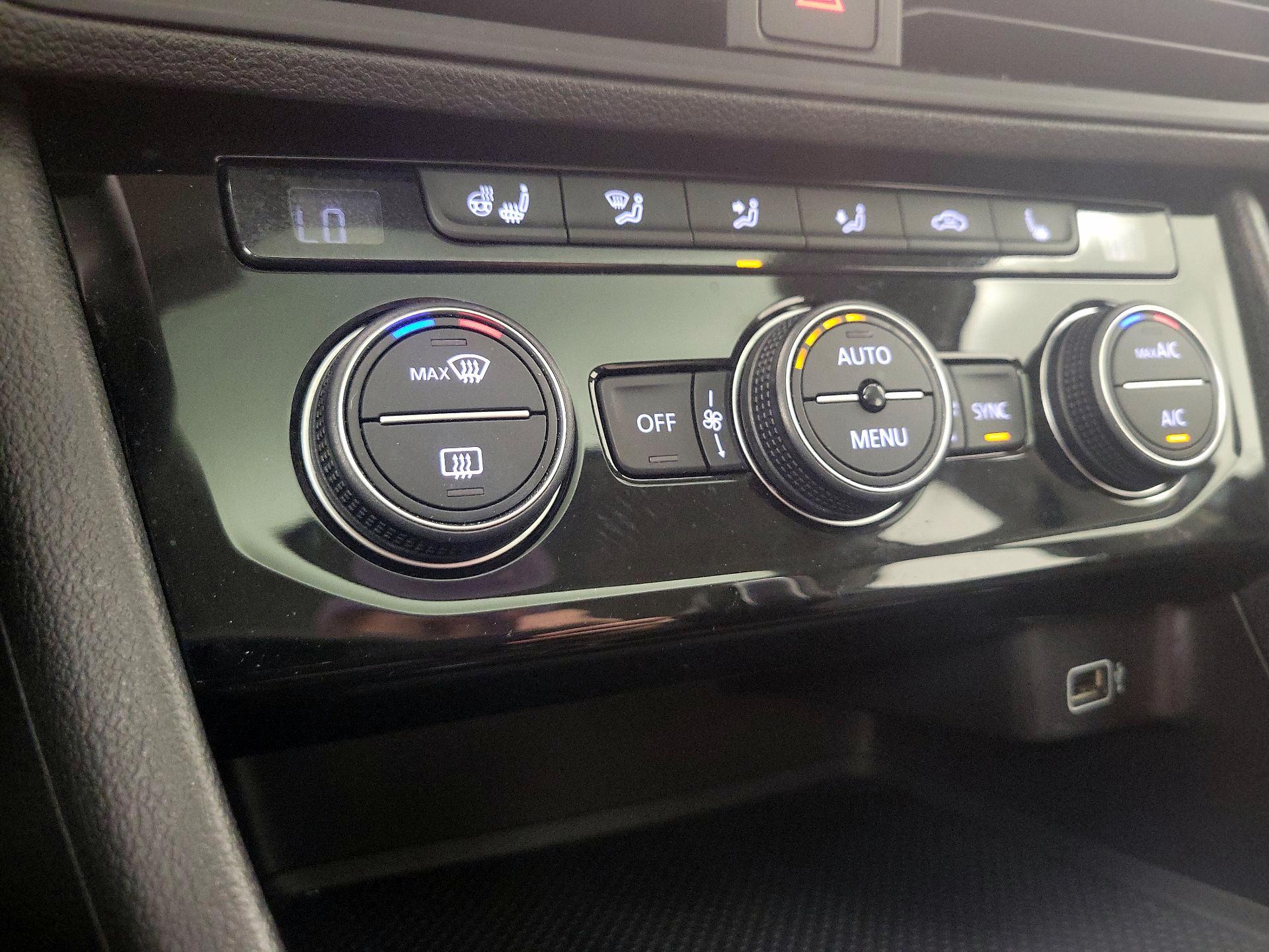 Thumbnail: 2019 Volkswagen Jetta - 16