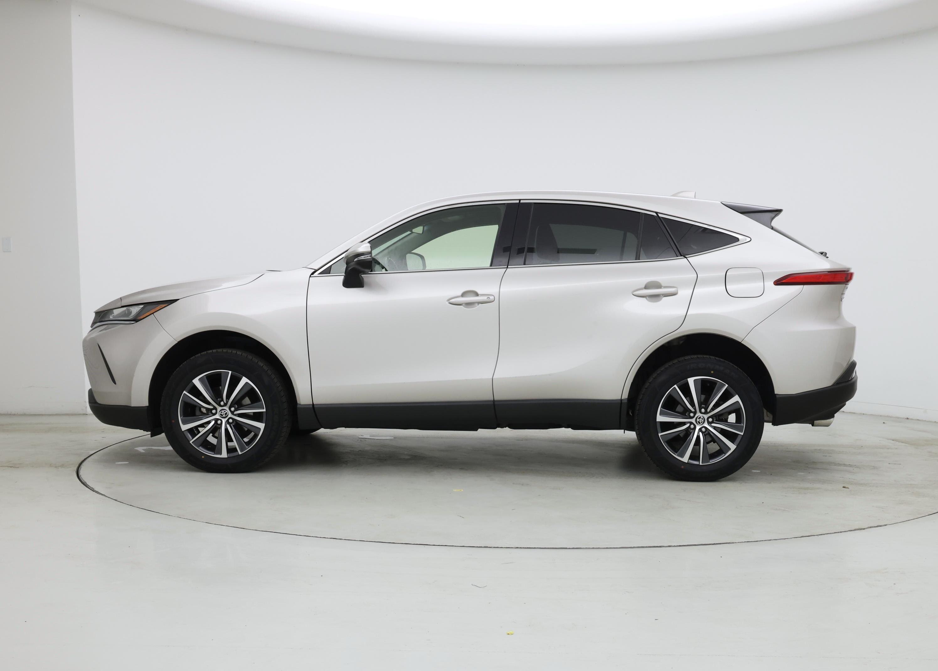 Thumbnail: 2022 Toyota Venza - 3