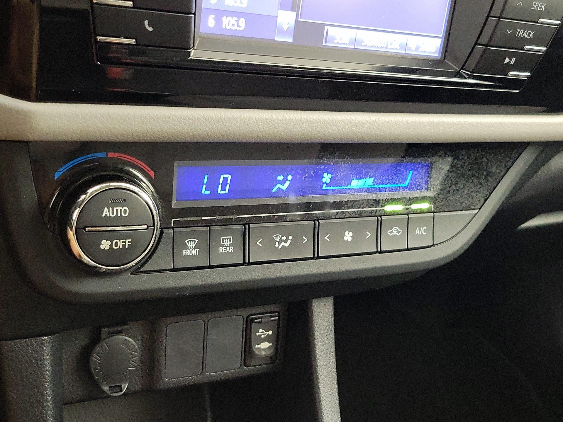 Thumbnail: 2016 Toyota Corolla - 16