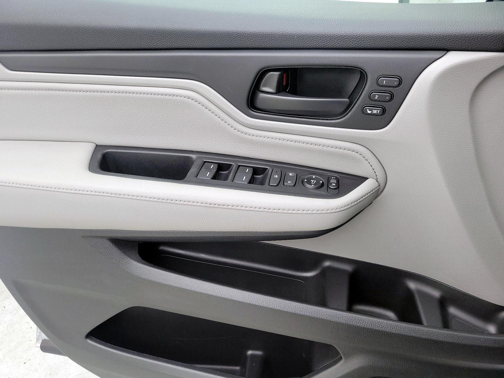 Thumbnail: 2018 Honda Odyssey - 12
