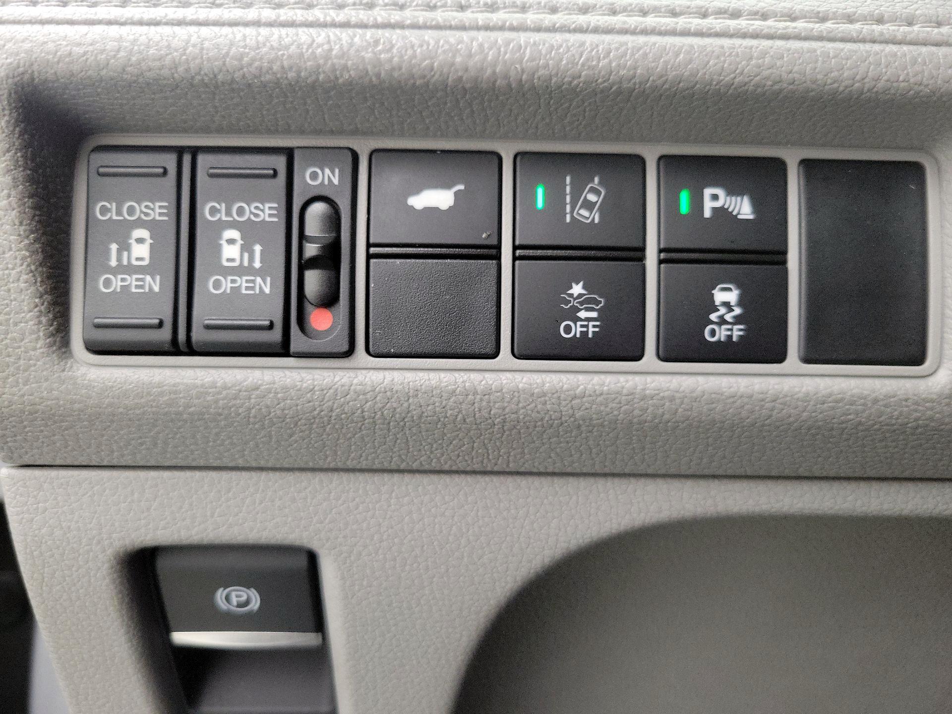Thumbnail: 2018 Honda Odyssey - 13