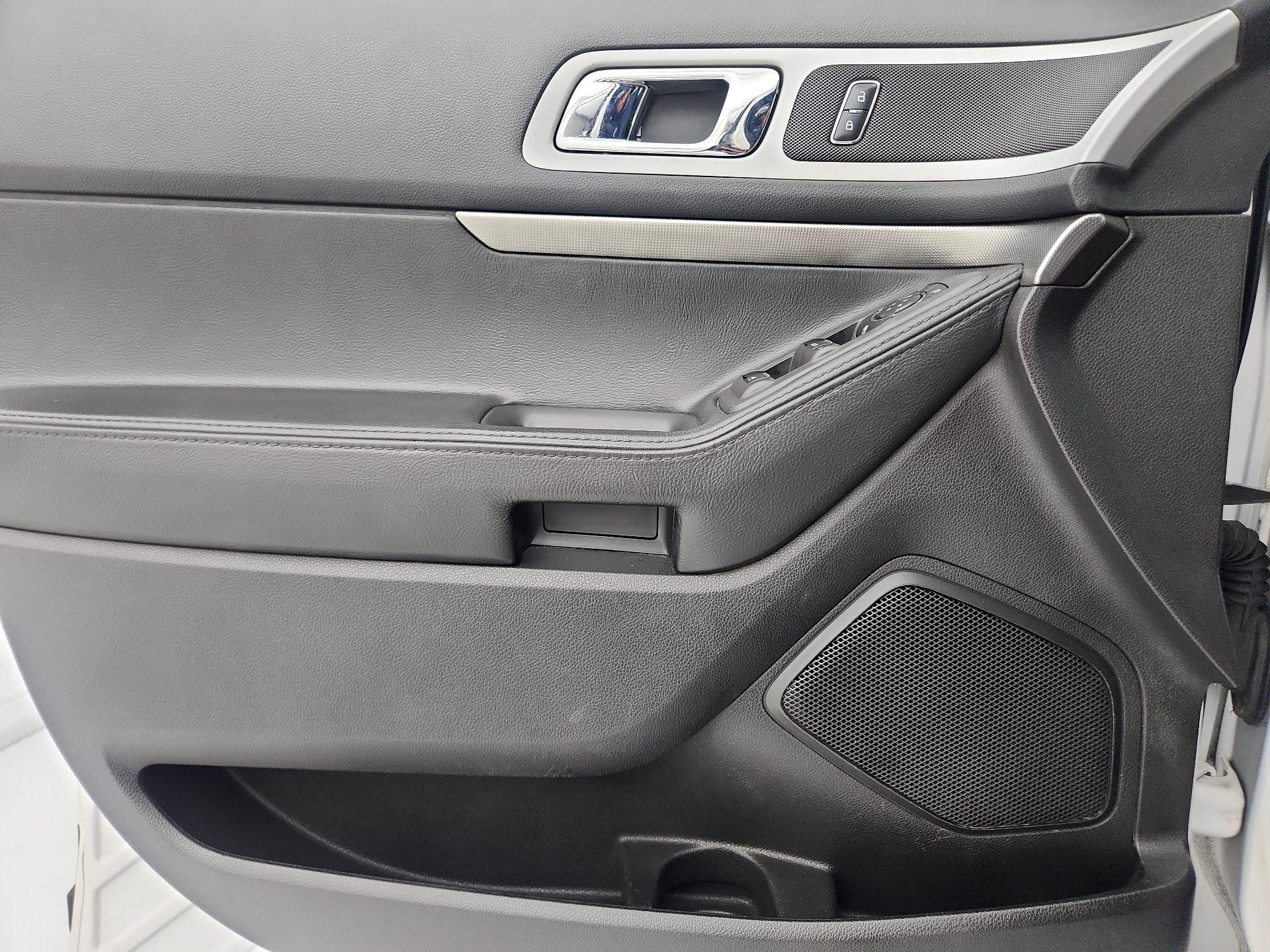 Thumbnail: 2015 Ford Explorer - 12