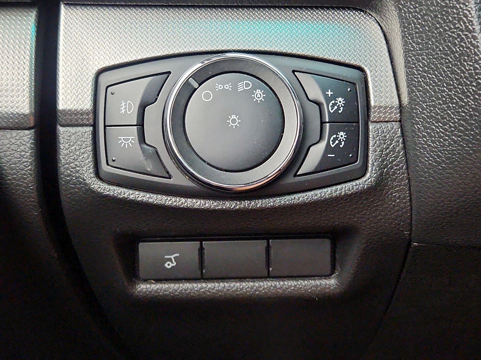 Thumbnail: 2015 Ford Explorer - 13