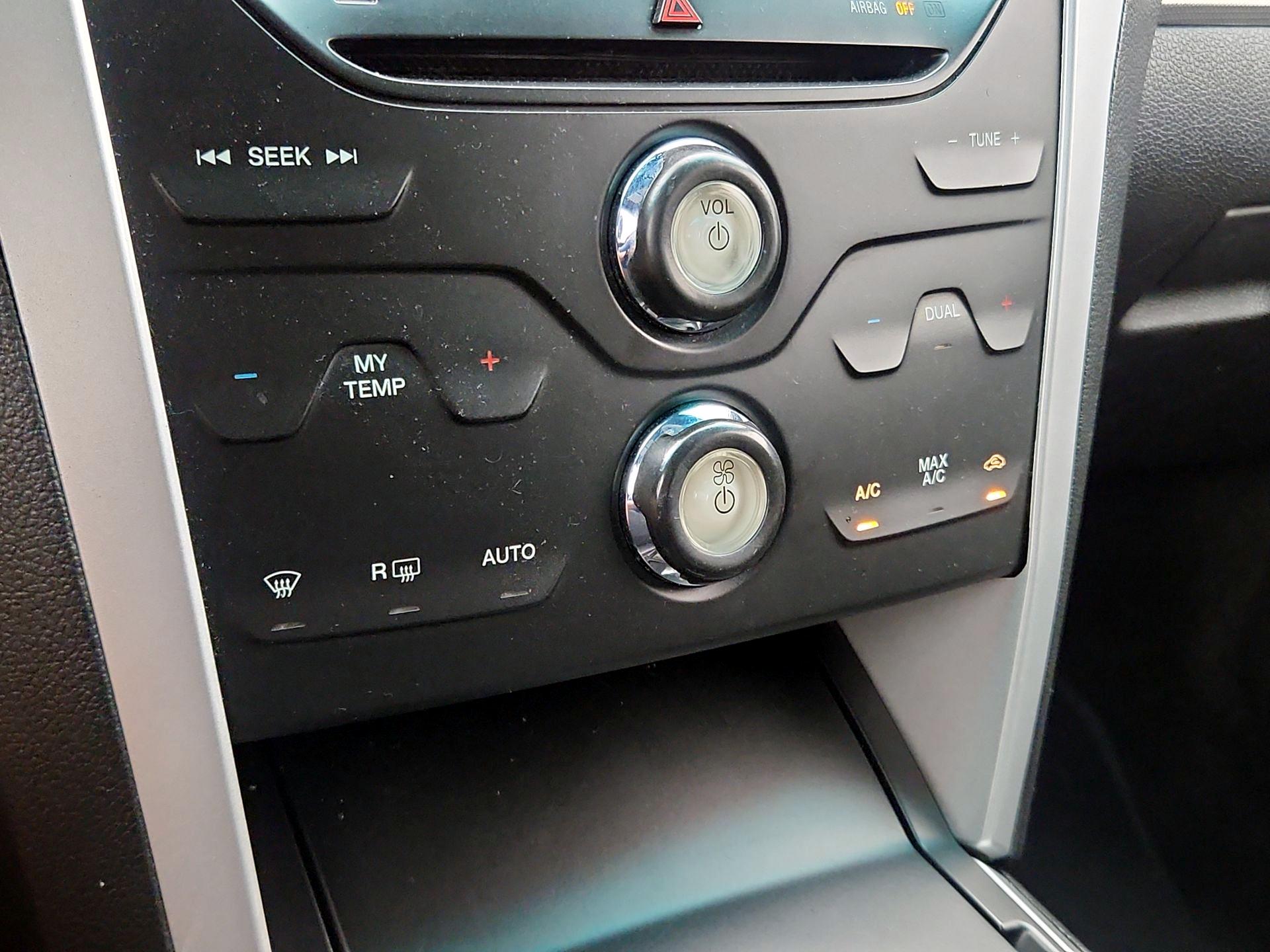 Thumbnail: 2015 Ford Explorer - 16
