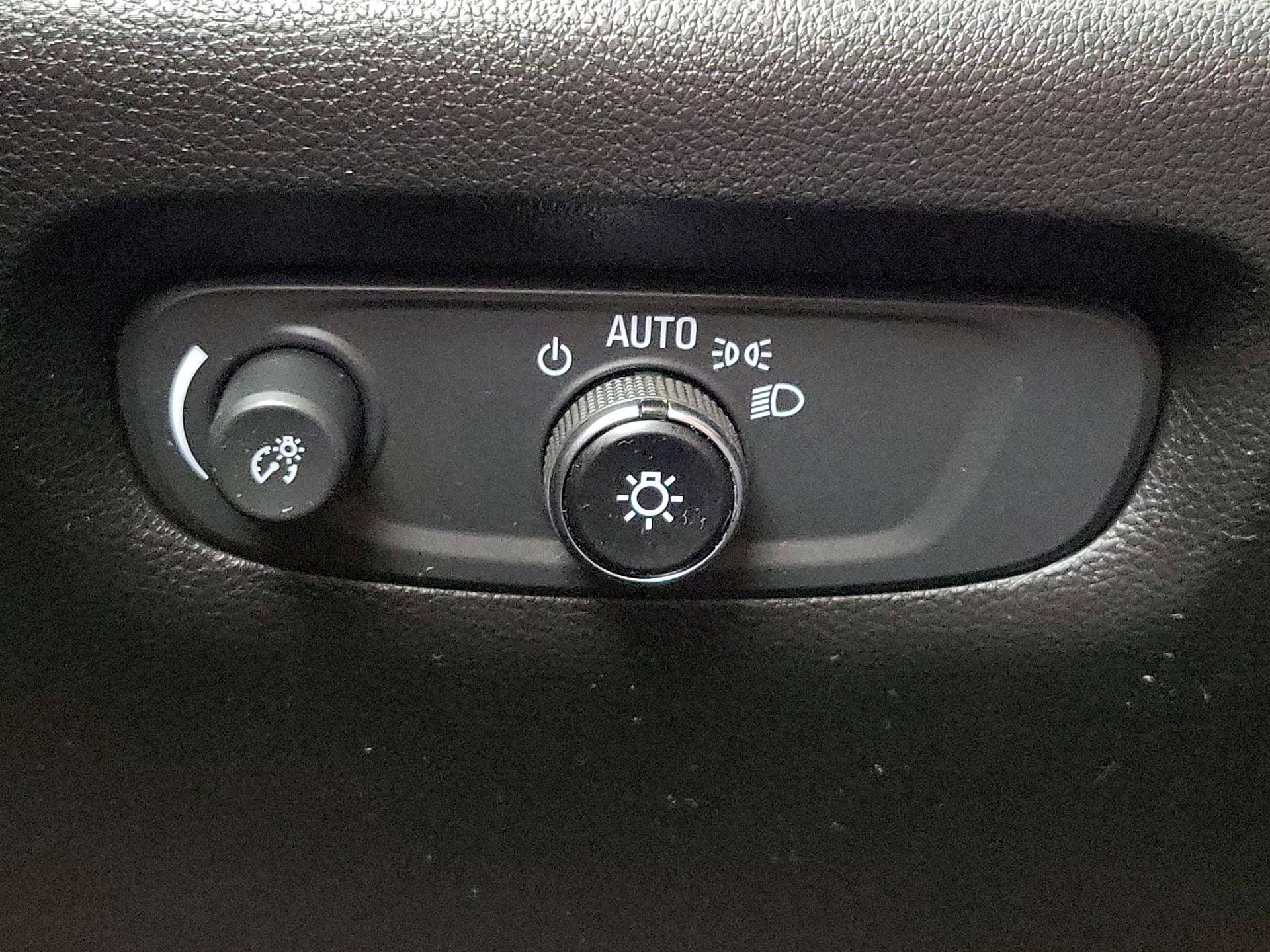 Thumbnail: 2020 Chevrolet Traverse - 13