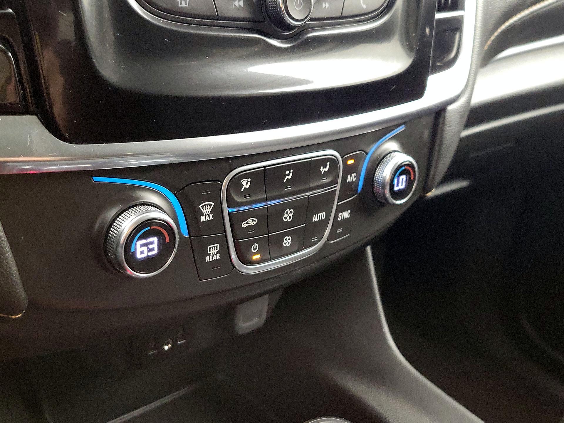 Thumbnail: 2020 Chevrolet Traverse - 16