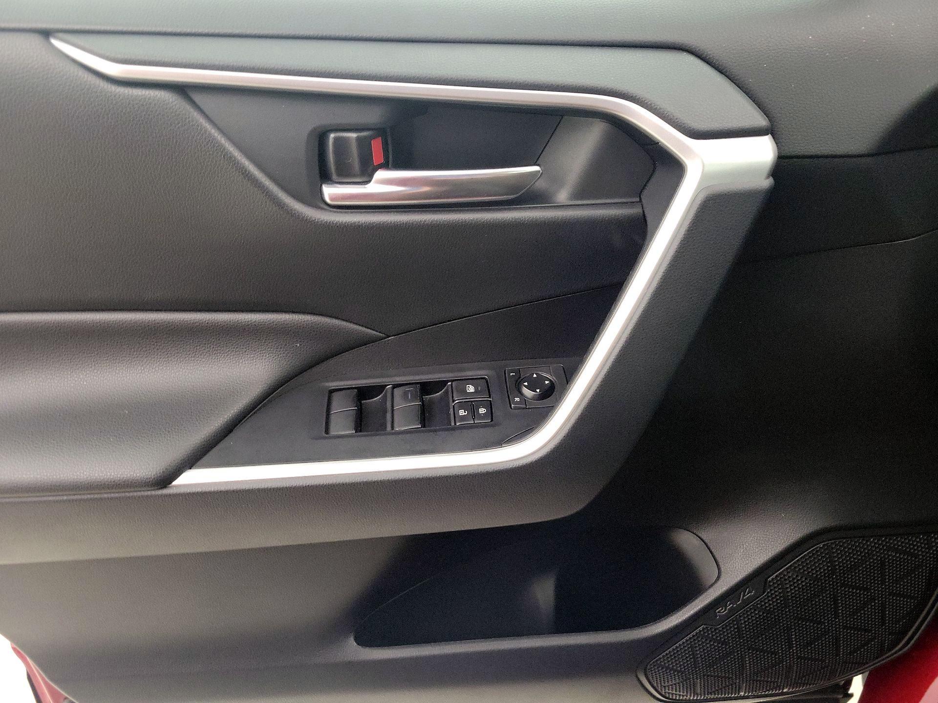 Thumbnail: 2019 Toyota RAV4 - 12