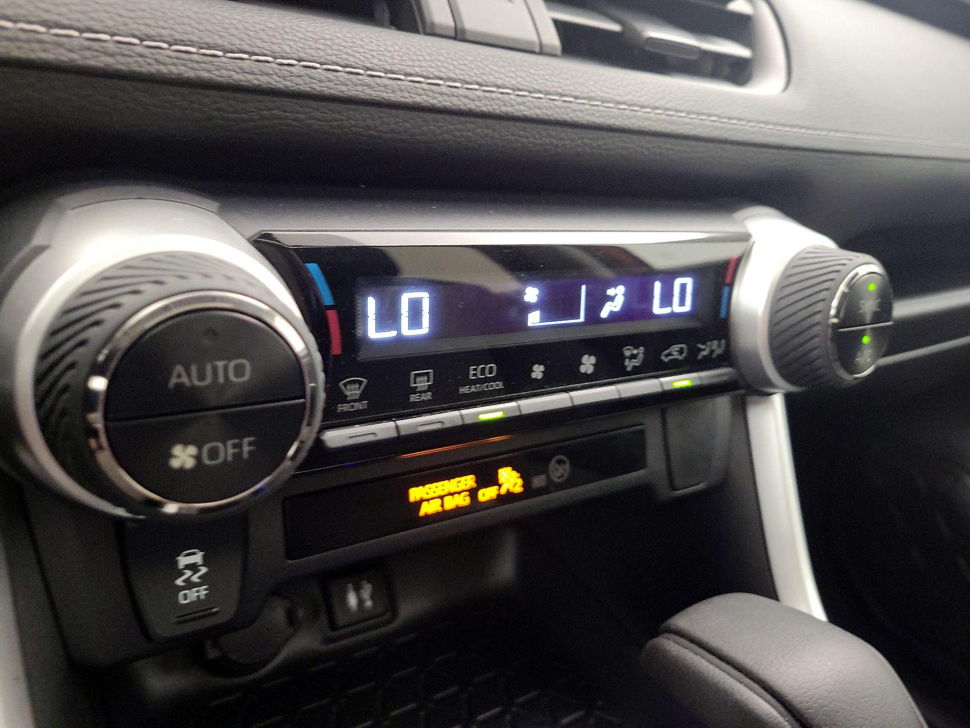 Thumbnail: 2019 Toyota RAV4 - 16