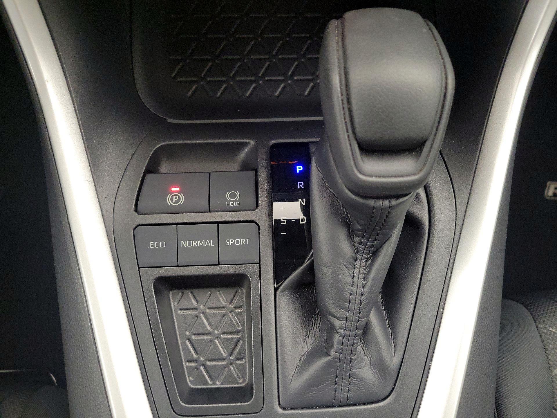 Thumbnail: 2019 Toyota RAV4 - 17