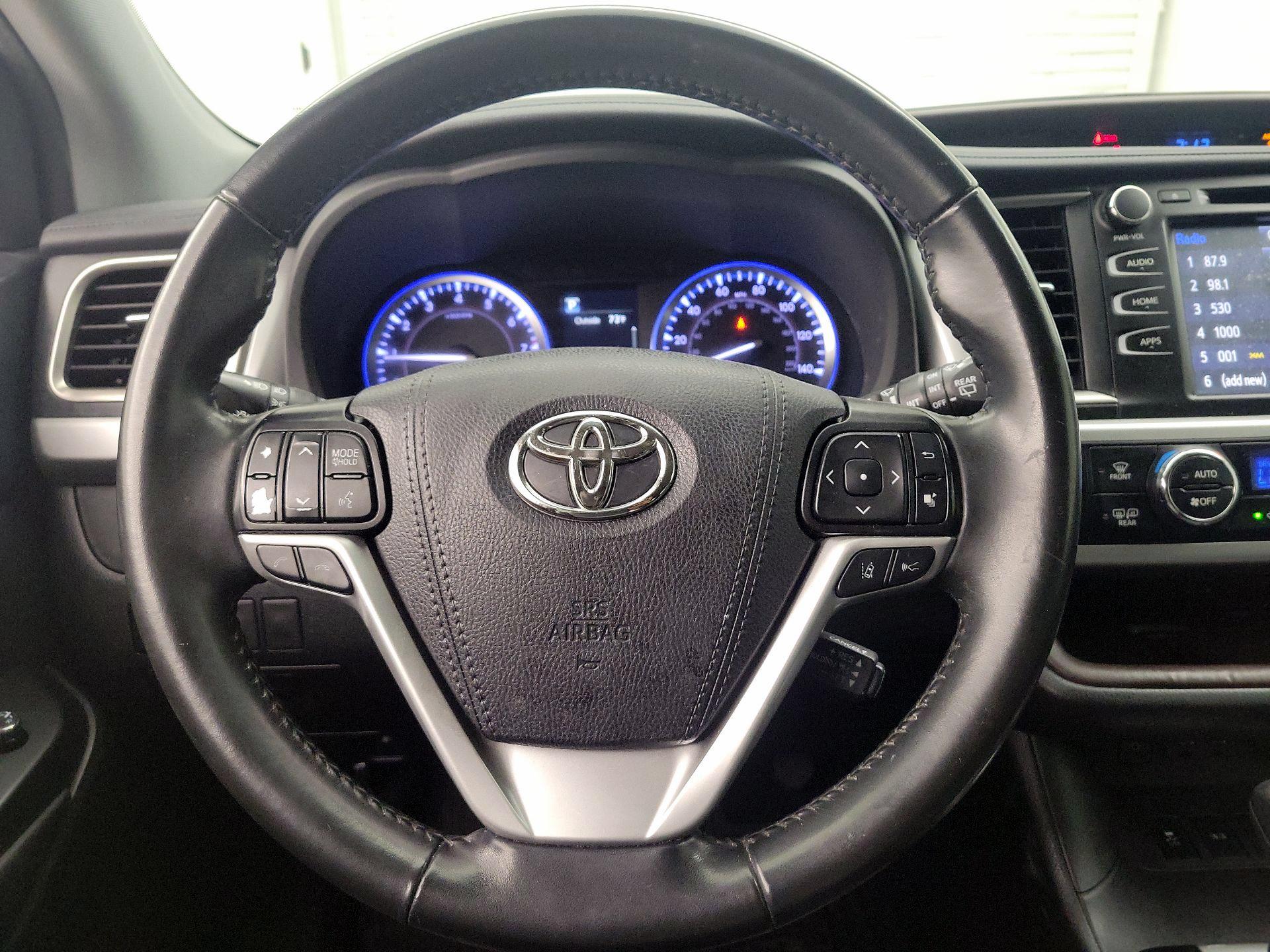 Thumbnail: 2019 Toyota Highlander - 10