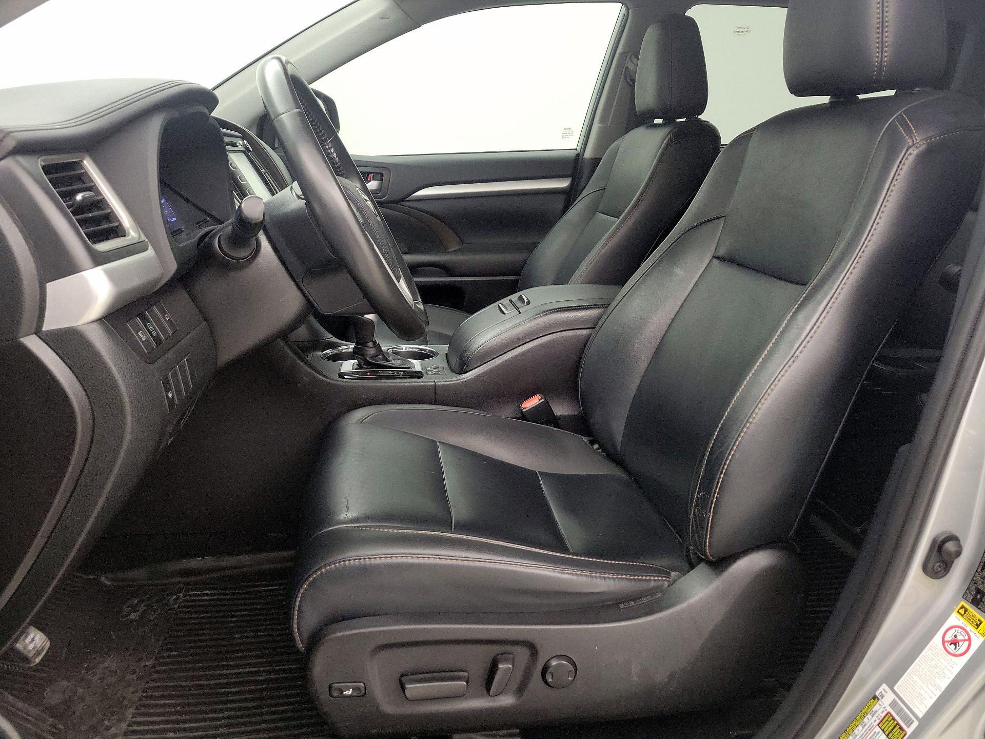 Thumbnail: 2019 Toyota Highlander - 11
