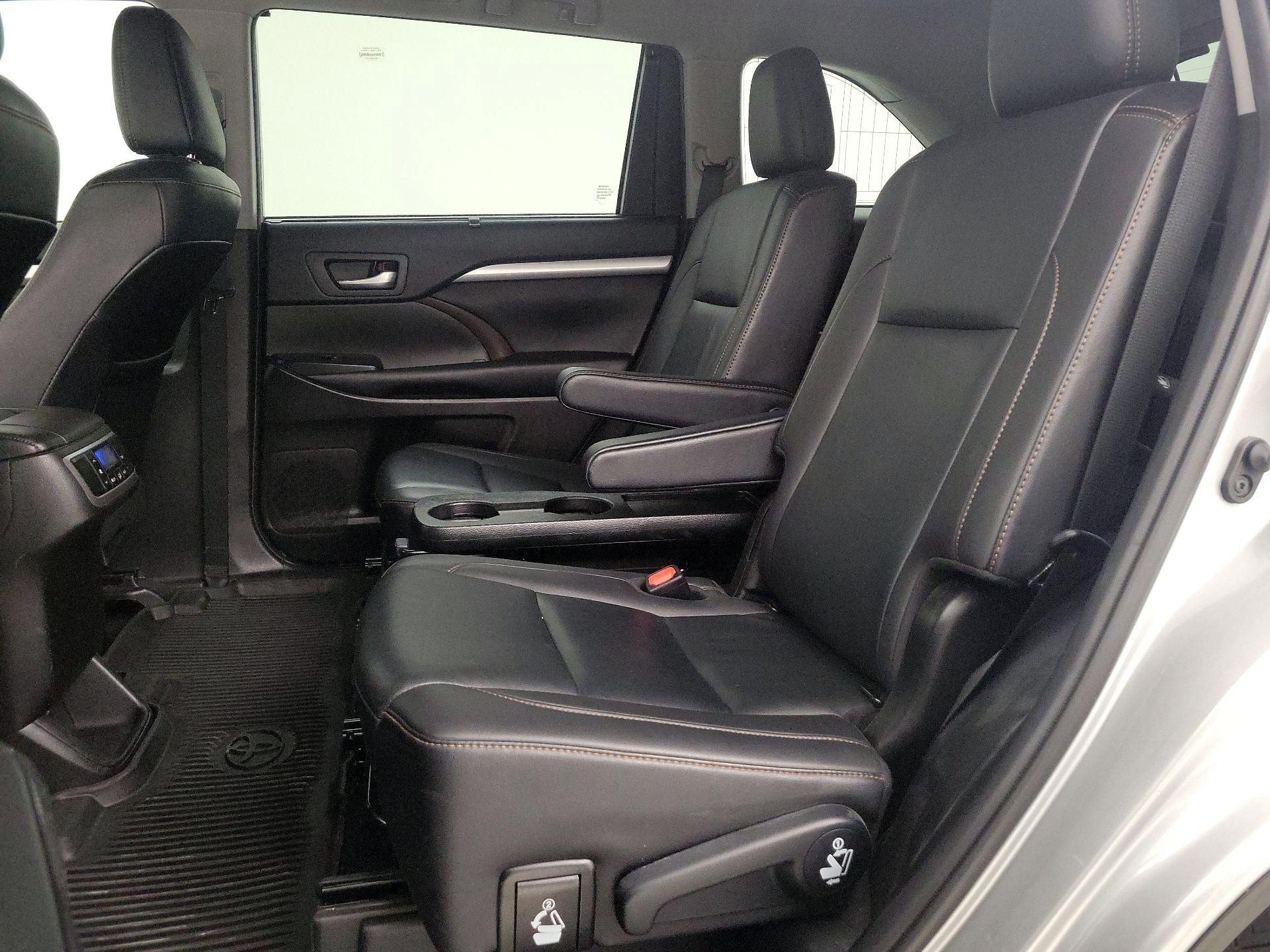 Thumbnail: 2019 Toyota Highlander - 20