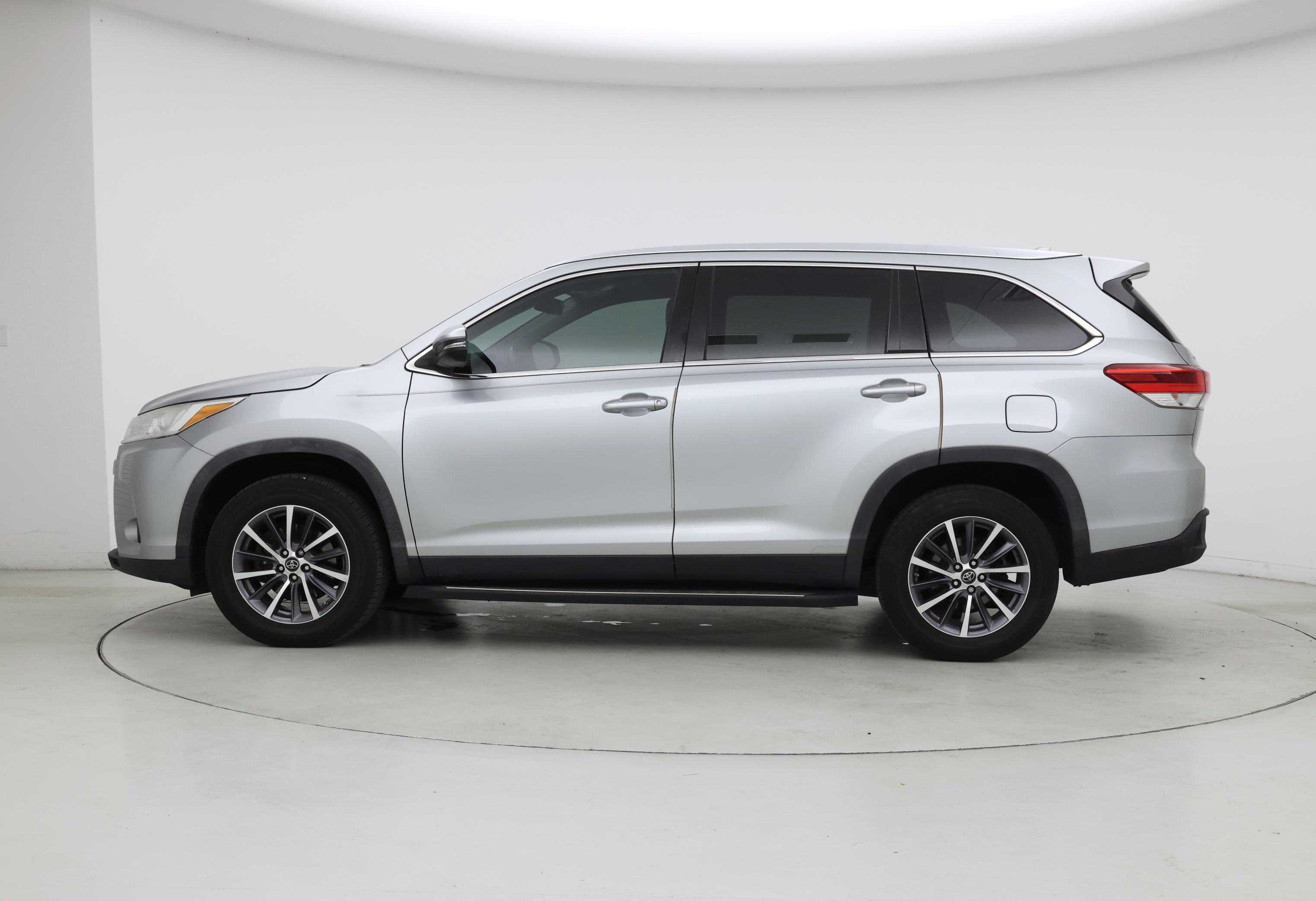 Thumbnail: 2019 Toyota Highlander - 3