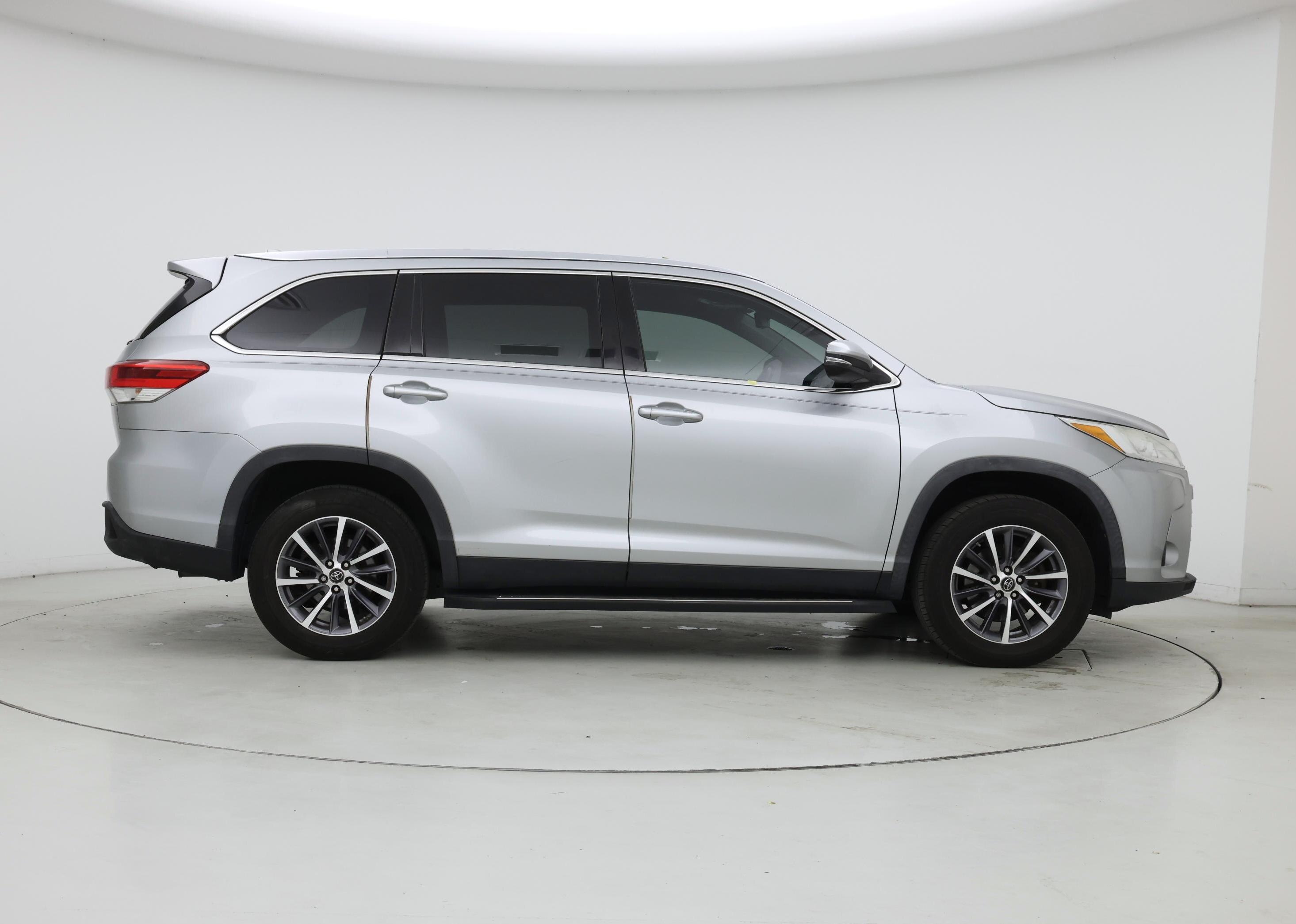 Thumbnail: 2019 Toyota Highlander - 7
