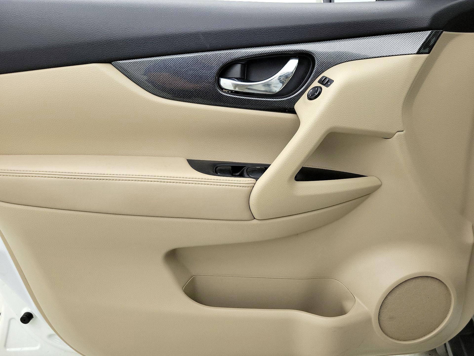 Thumbnail: 2015 Nissan Rogue - 12