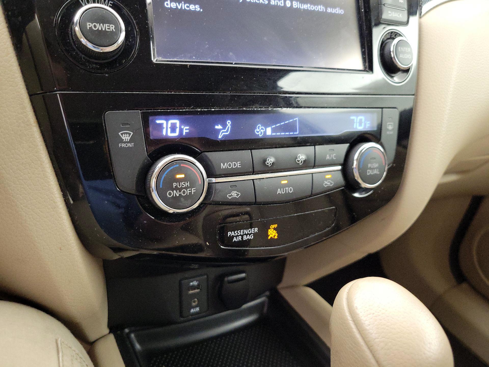 Thumbnail: 2015 Nissan Rogue - 17