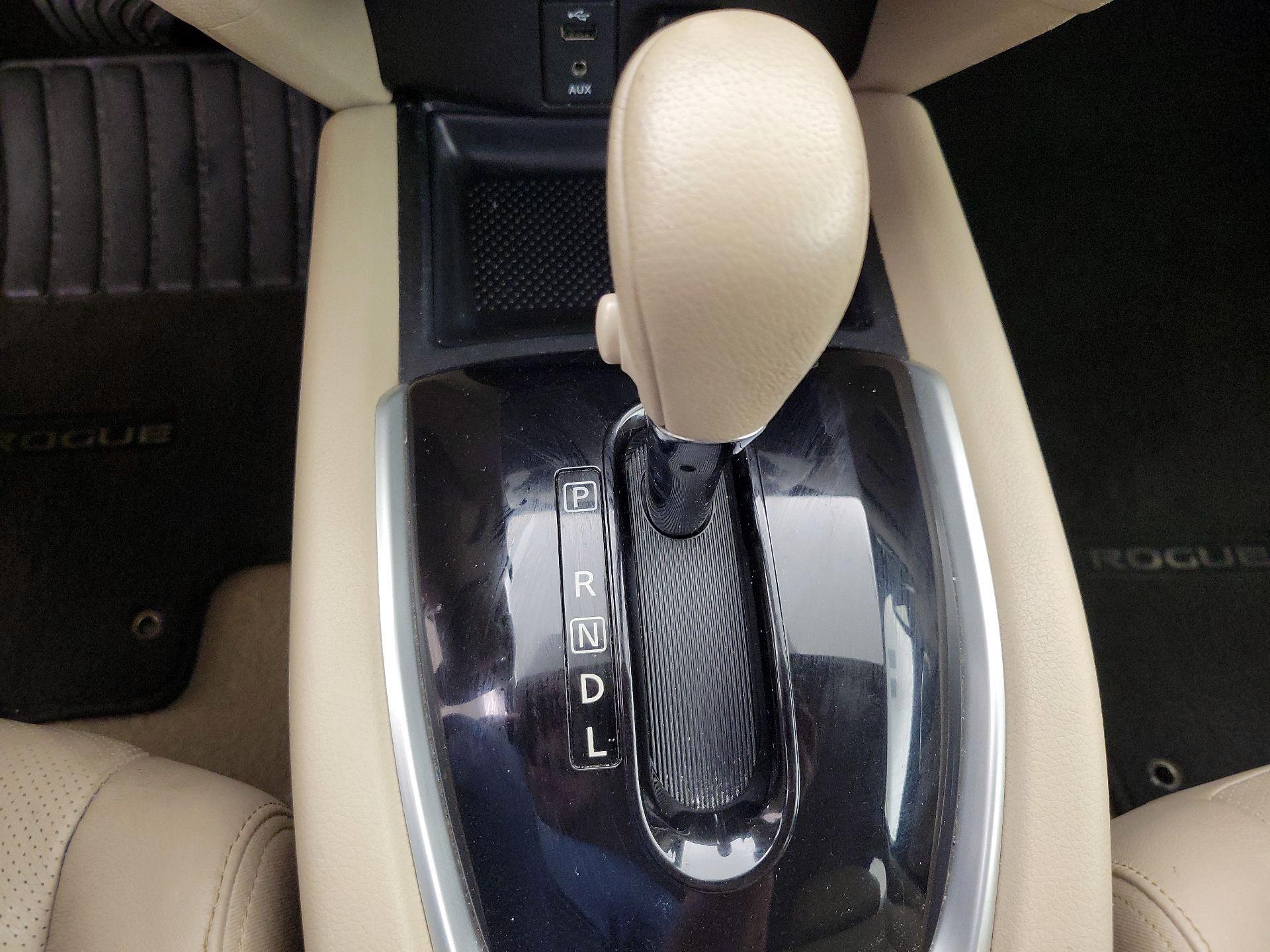 Thumbnail: 2015 Nissan Rogue - 18