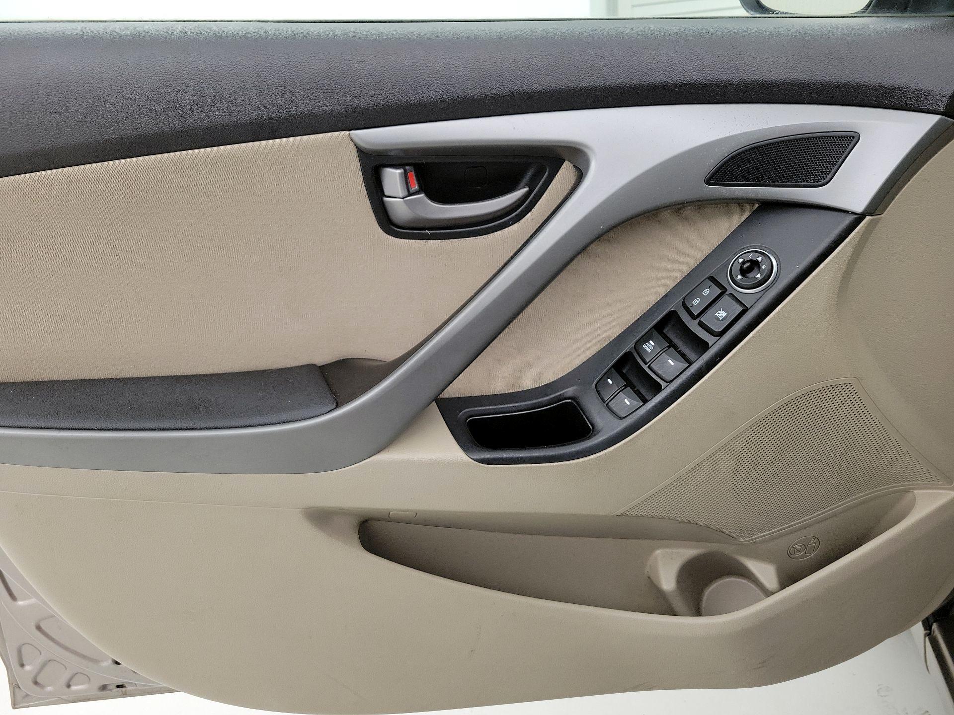 Thumbnail: 2014 Hyundai Elantra - 12
