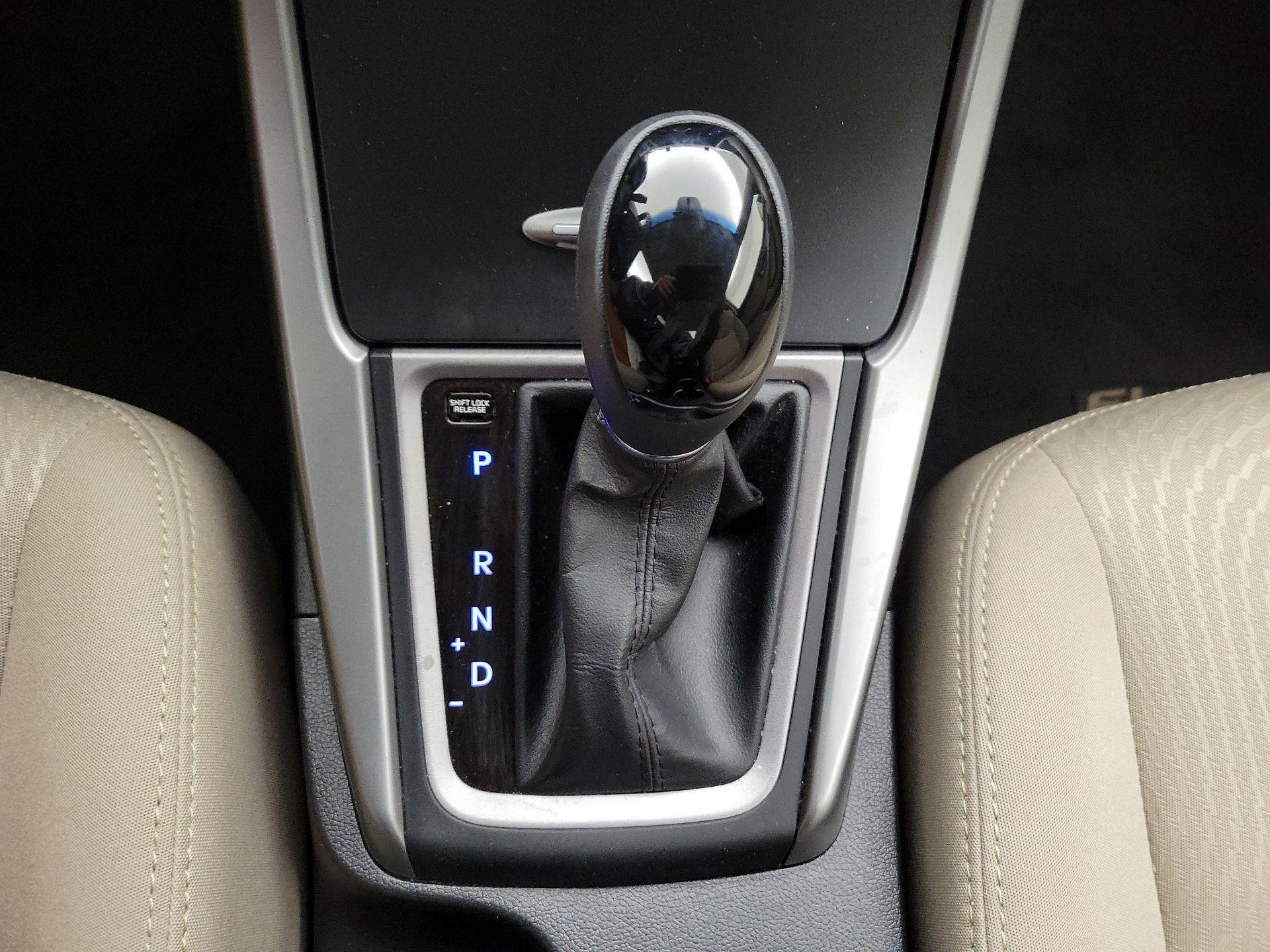 Thumbnail: 2014 Hyundai Elantra - 17