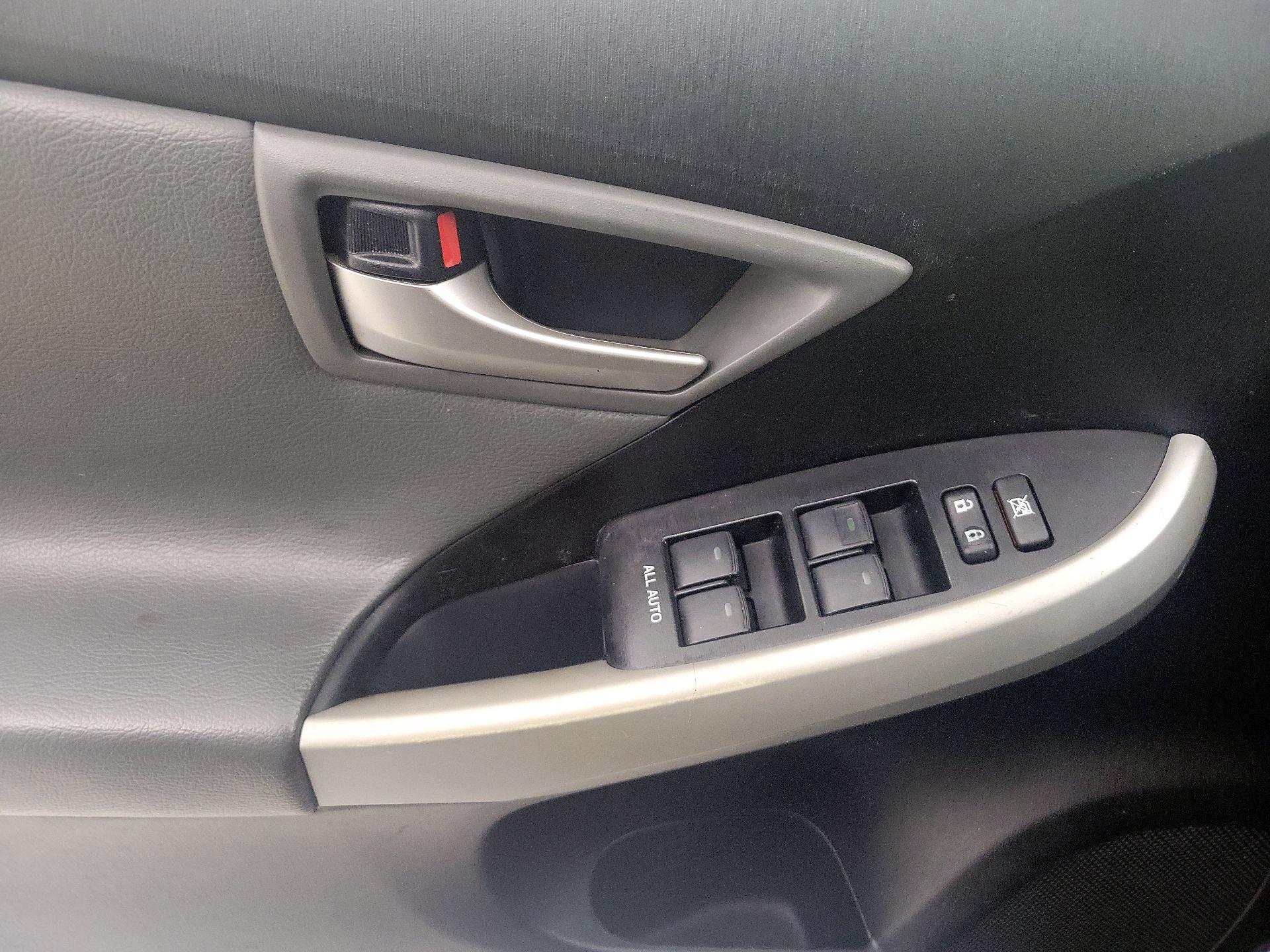 Thumbnail: 2014 Toyota Prius - 12
