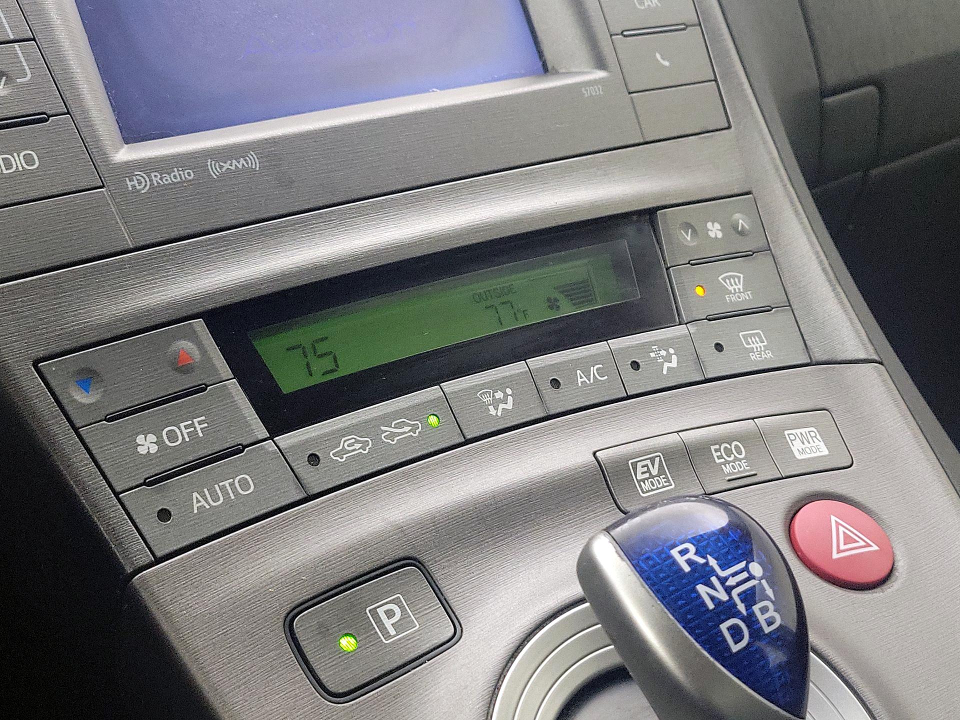 Thumbnail: 2014 Toyota Prius - 16