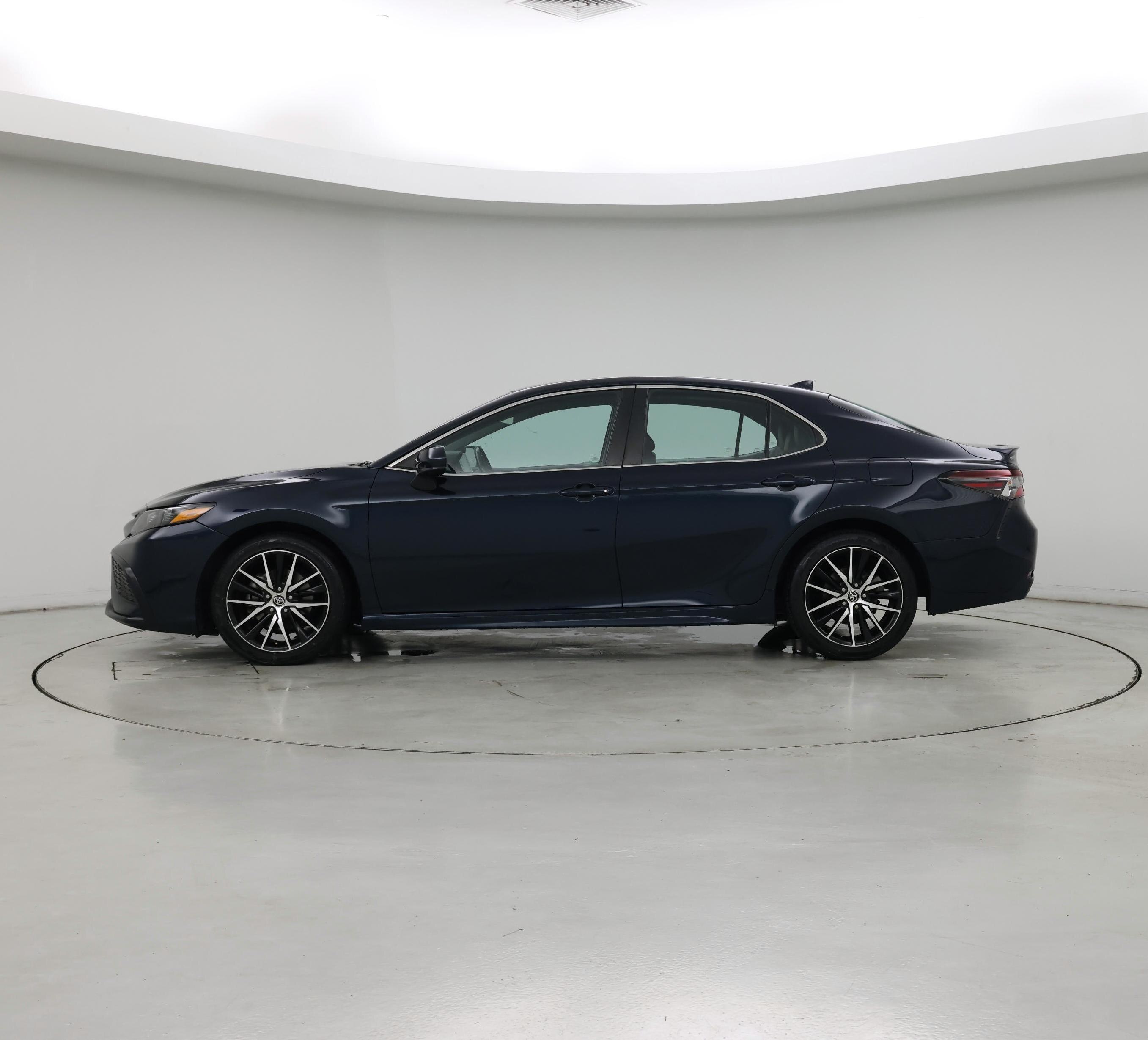 Thumbnail: 2021 Toyota Camry - 3