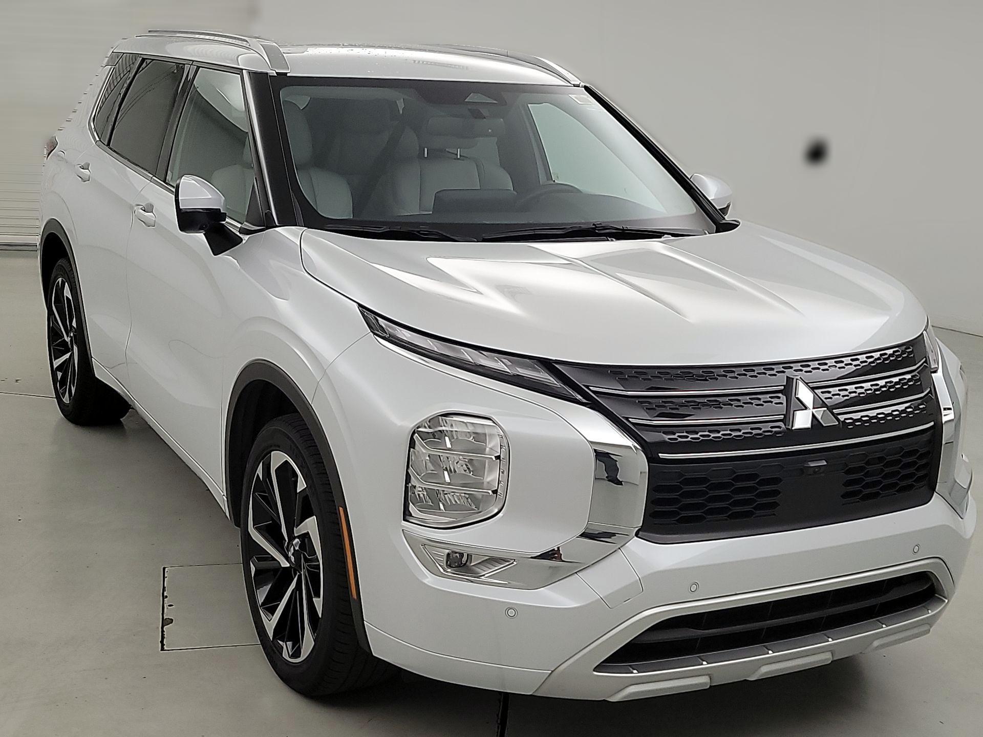 Thumbnail: 2023 Mitsubishi Outlander - 1